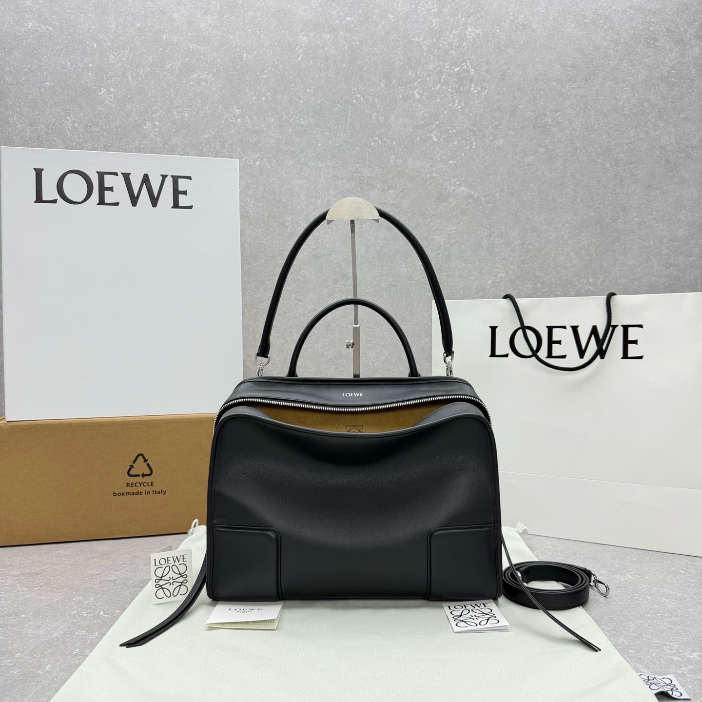 Сумка Loewe Amazona 180 чёрного цвета
