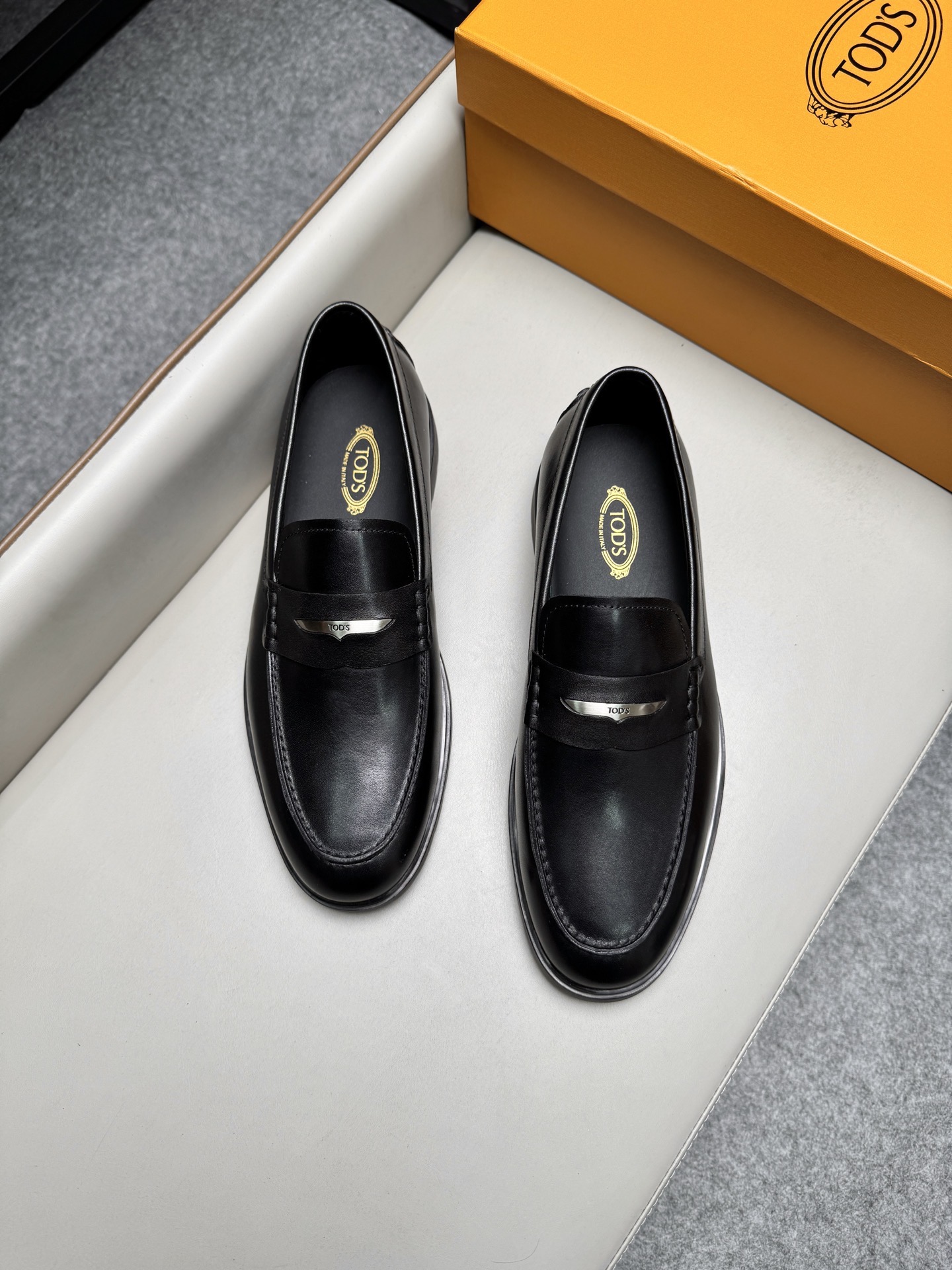 Лоферы мужские в стиле Tod’s чёрного цвета