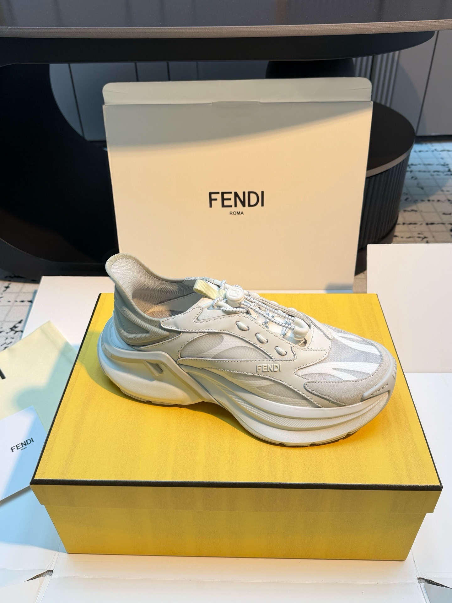 Кроссовки женские в стиле Fendi F-Light светло-серого цвета
