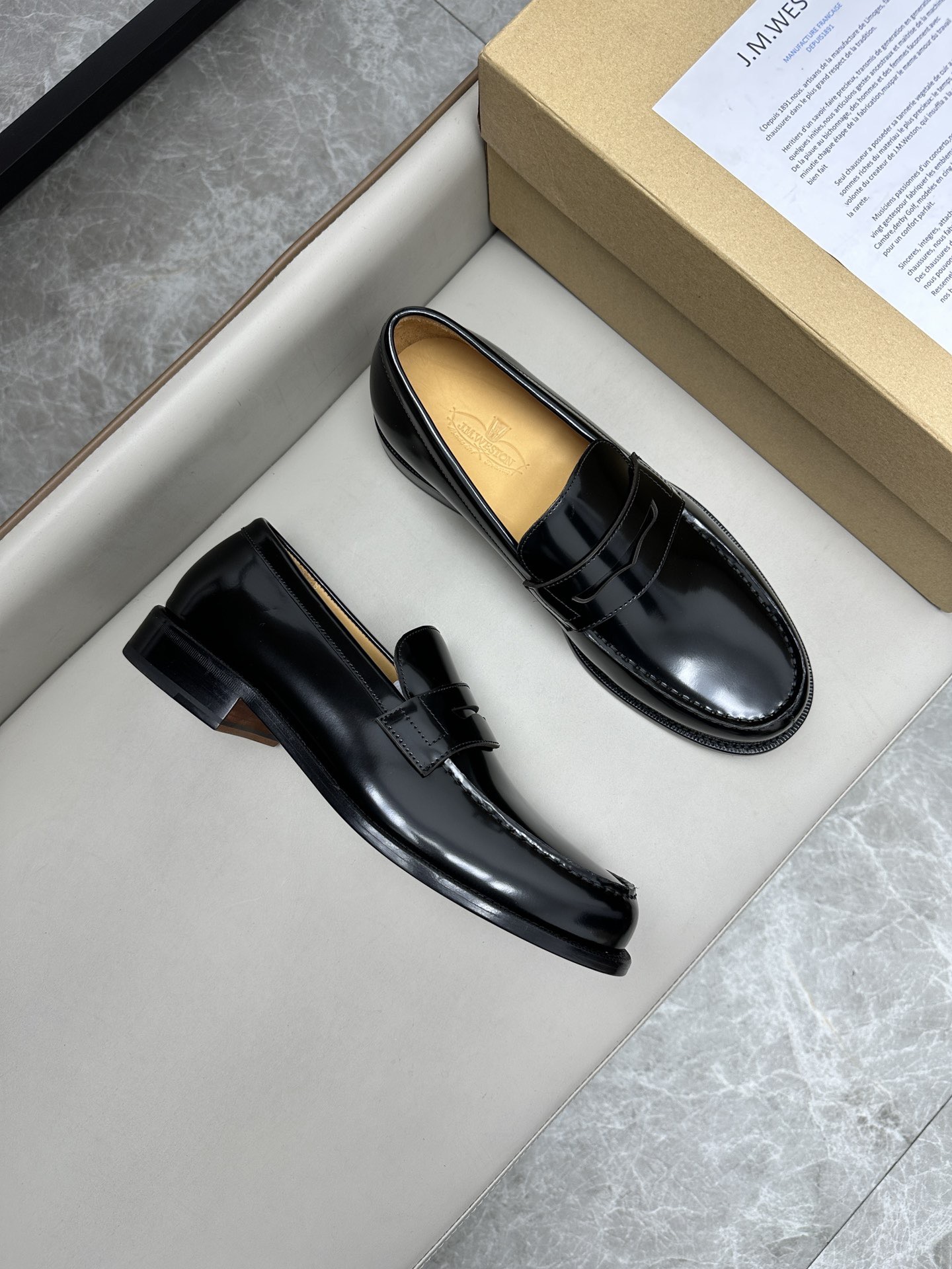 Лоферы мужские в стиле J.M. Weston черного цвета