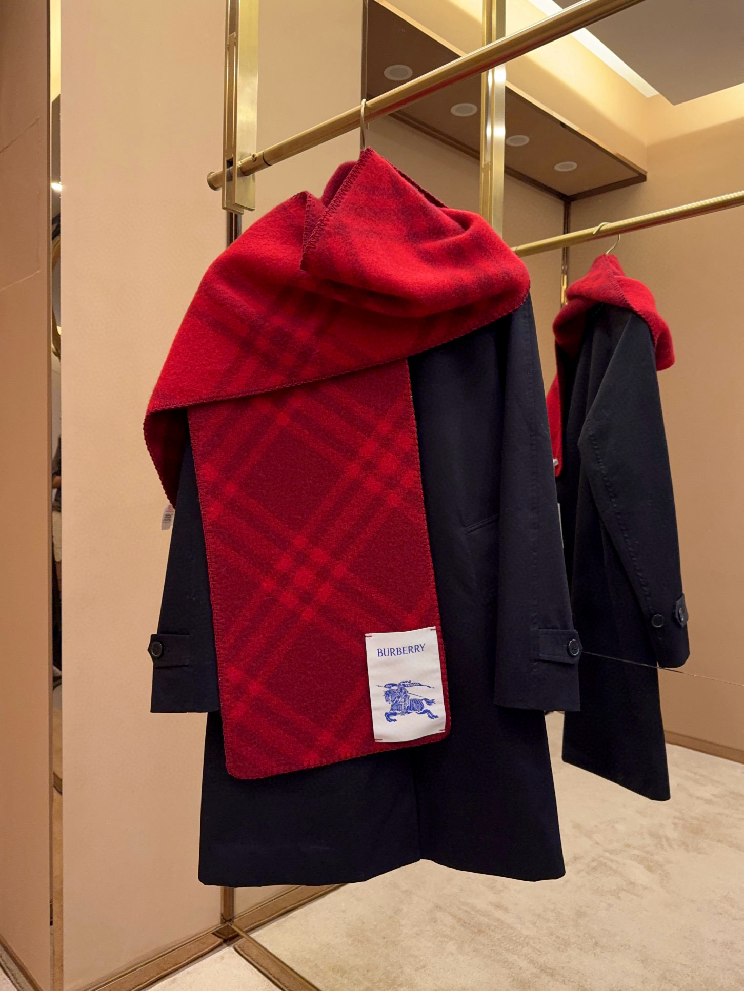 Шарф унисекс в стиле Burberry двусторонний из мягкой шерсти с диагональной клеткой красного  цвета