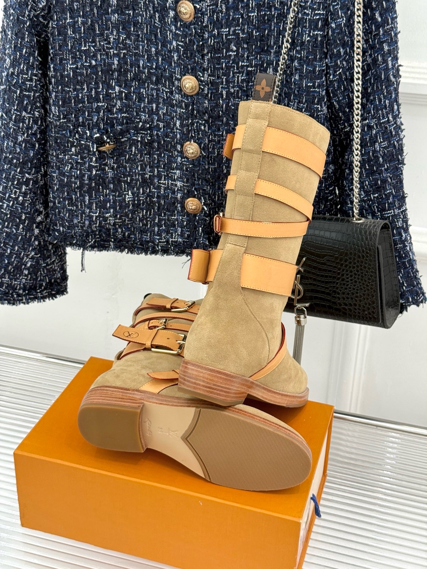 Сапоги женские Louis Vuitton Amiral Flat Boot бежевого цвета