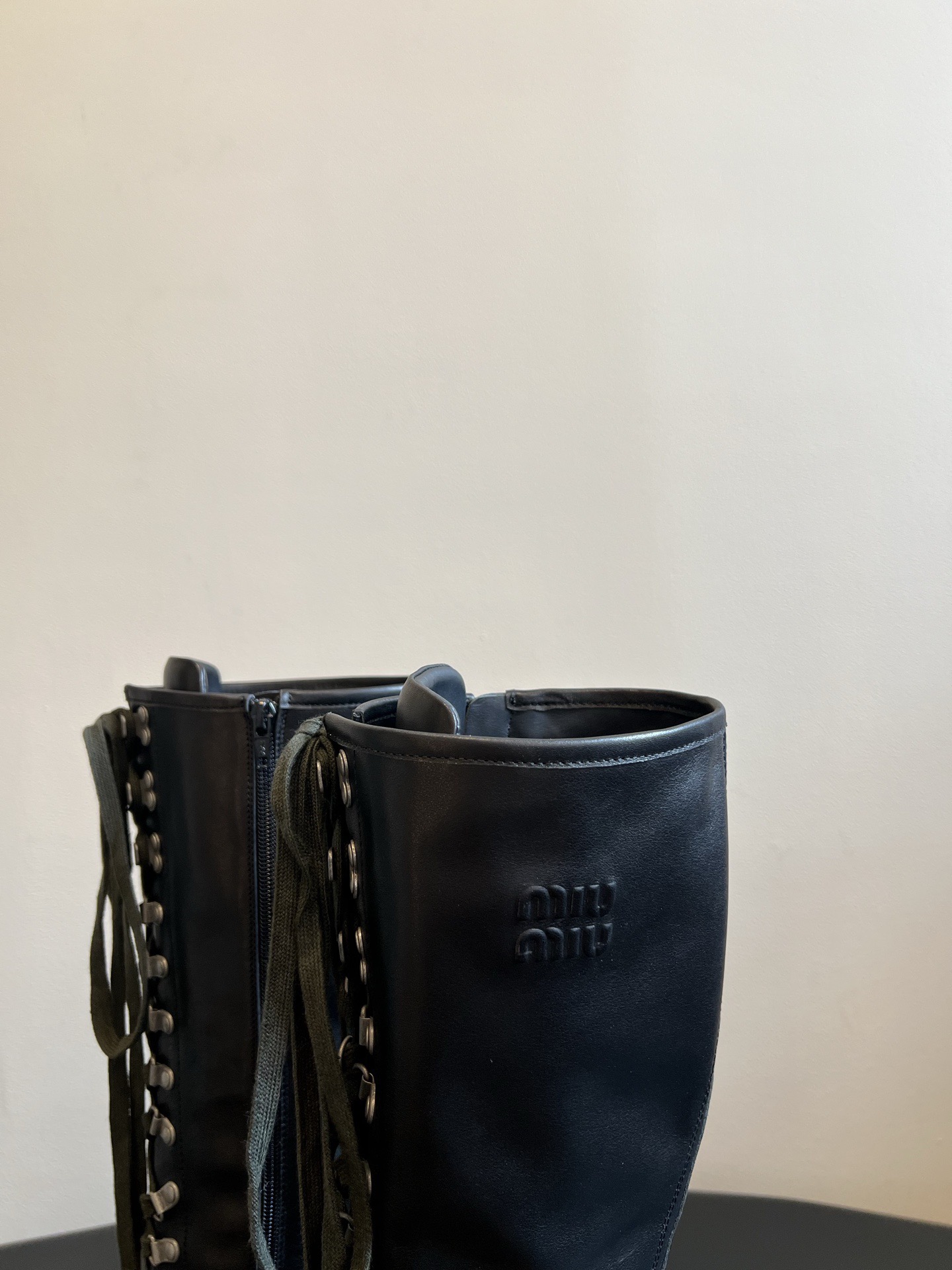 Сапоги женские Miu Miu Leather Boots черного цвета