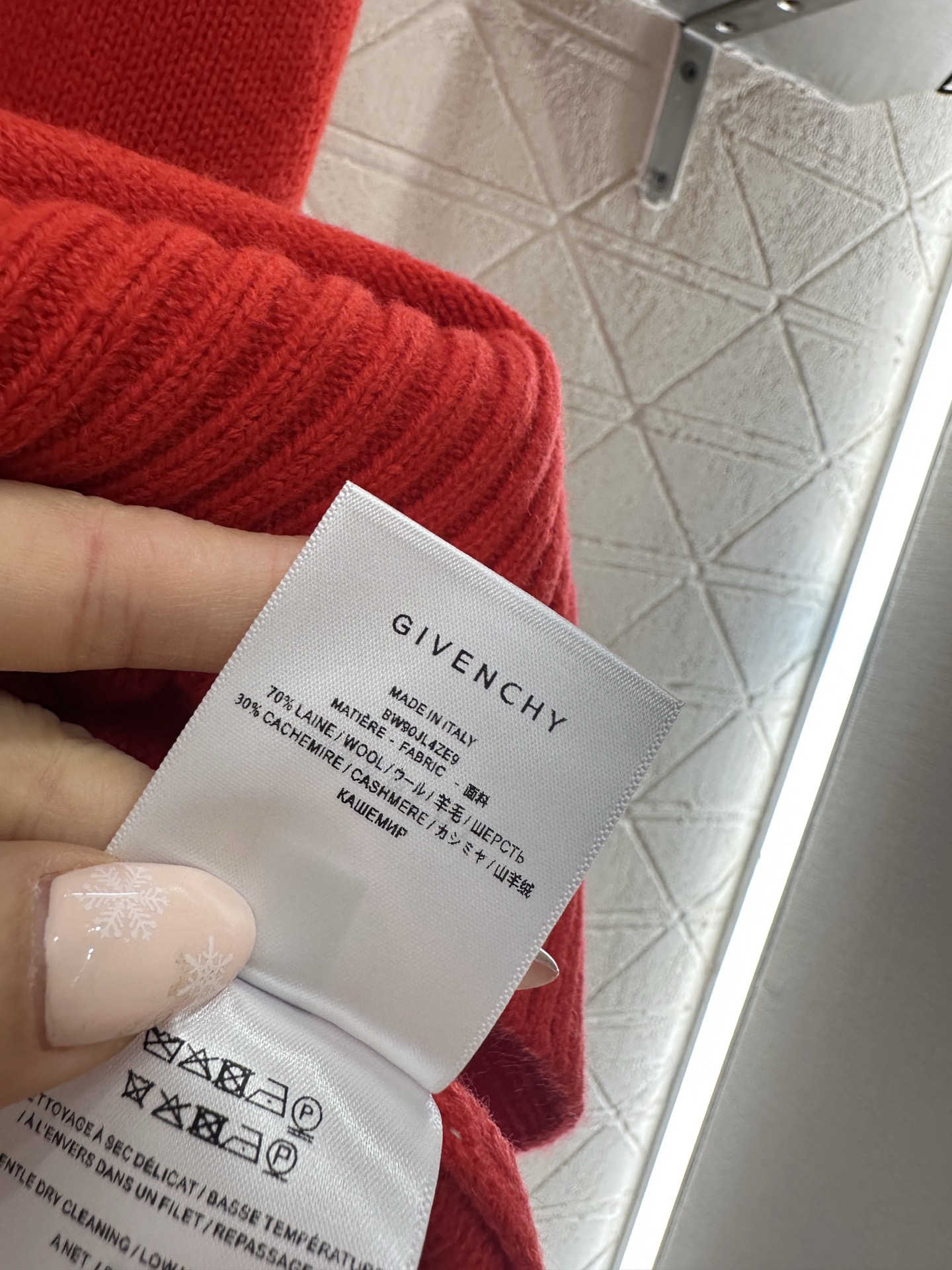 Свитер женский Givenchy Paris 1952 красный цвета с высоким воротом