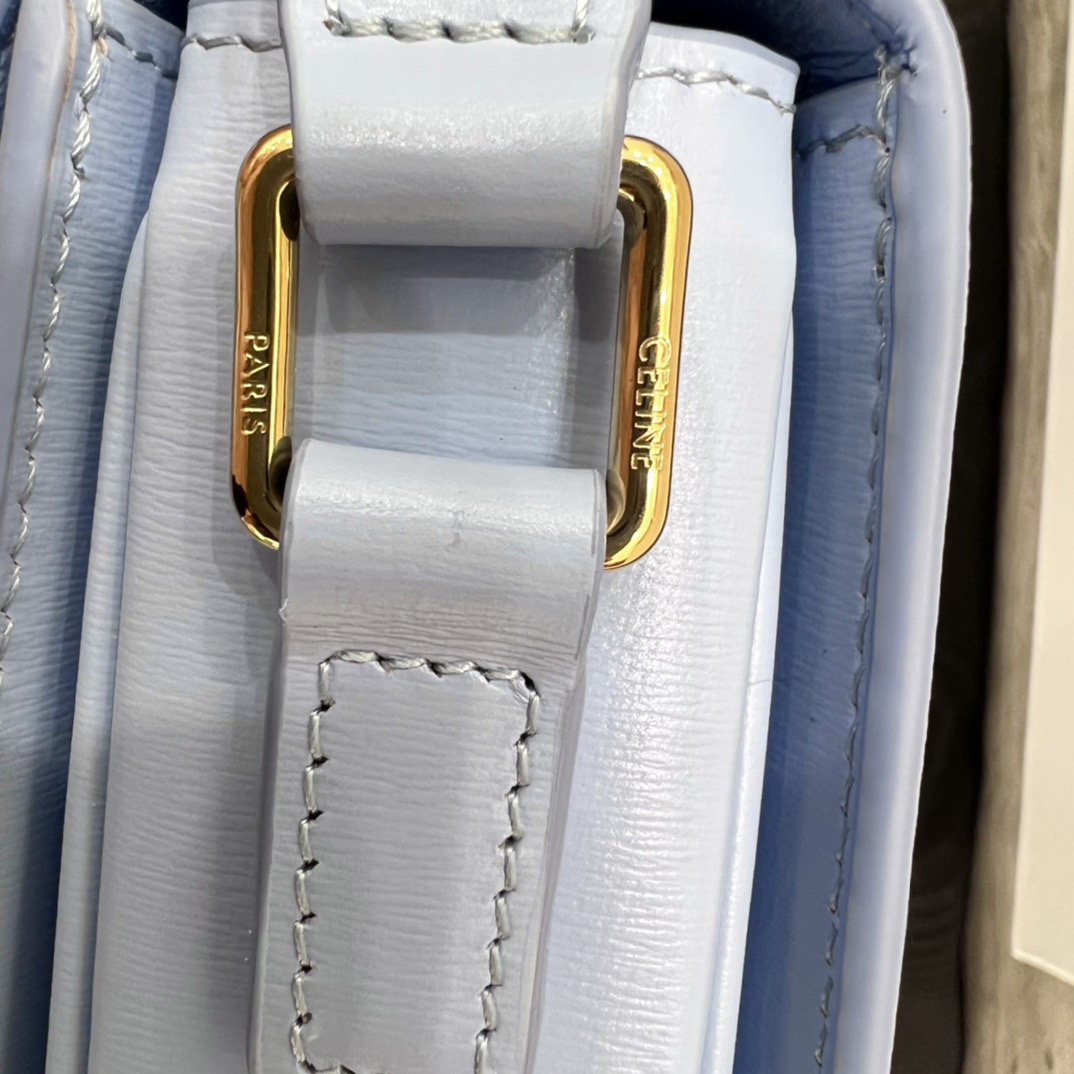 Сумка женская в стиле Celine Teen Triomphe компактная голубого цвета