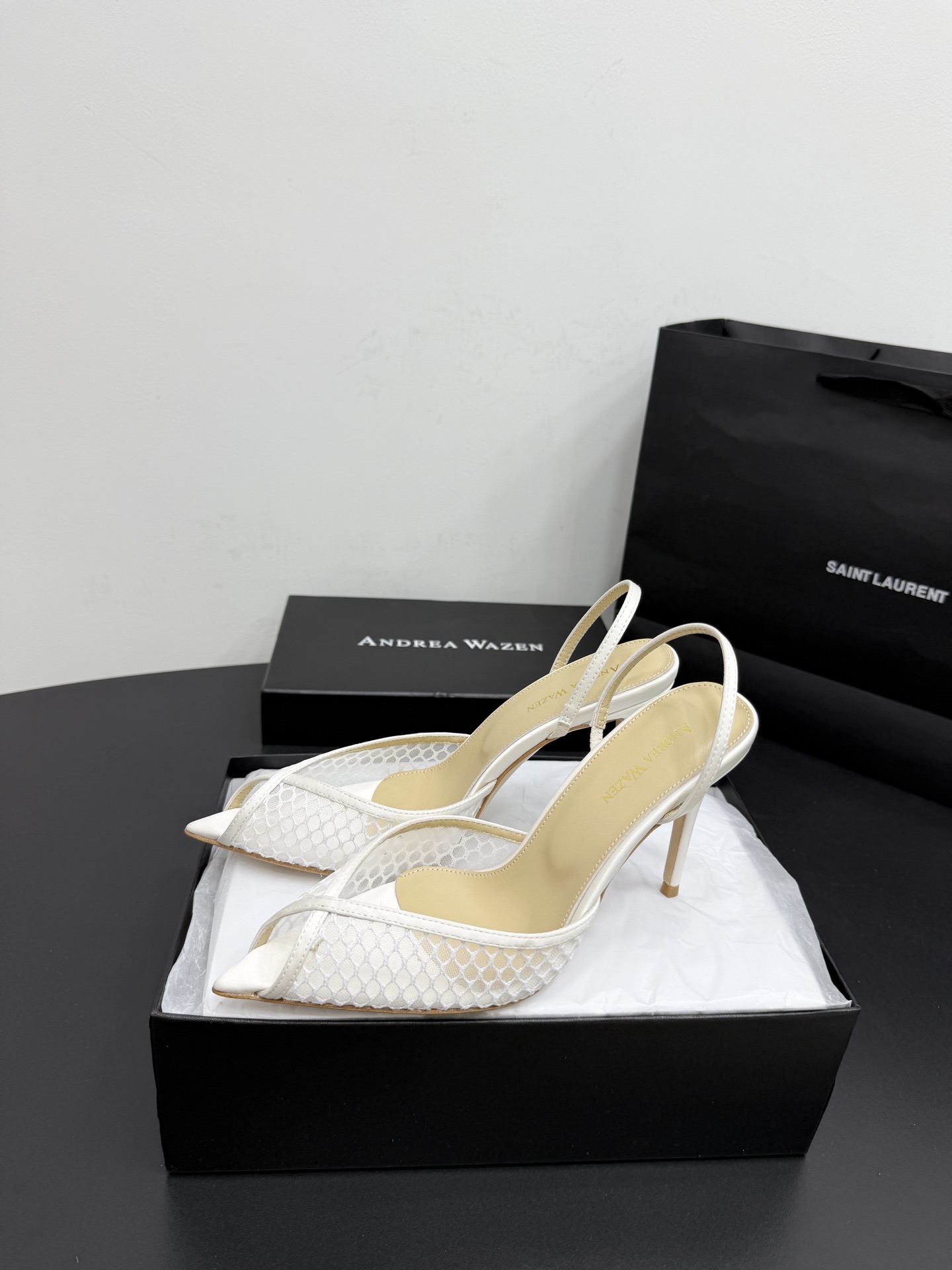 Туфли женские в стиле Andrea Wazen молочного цвета