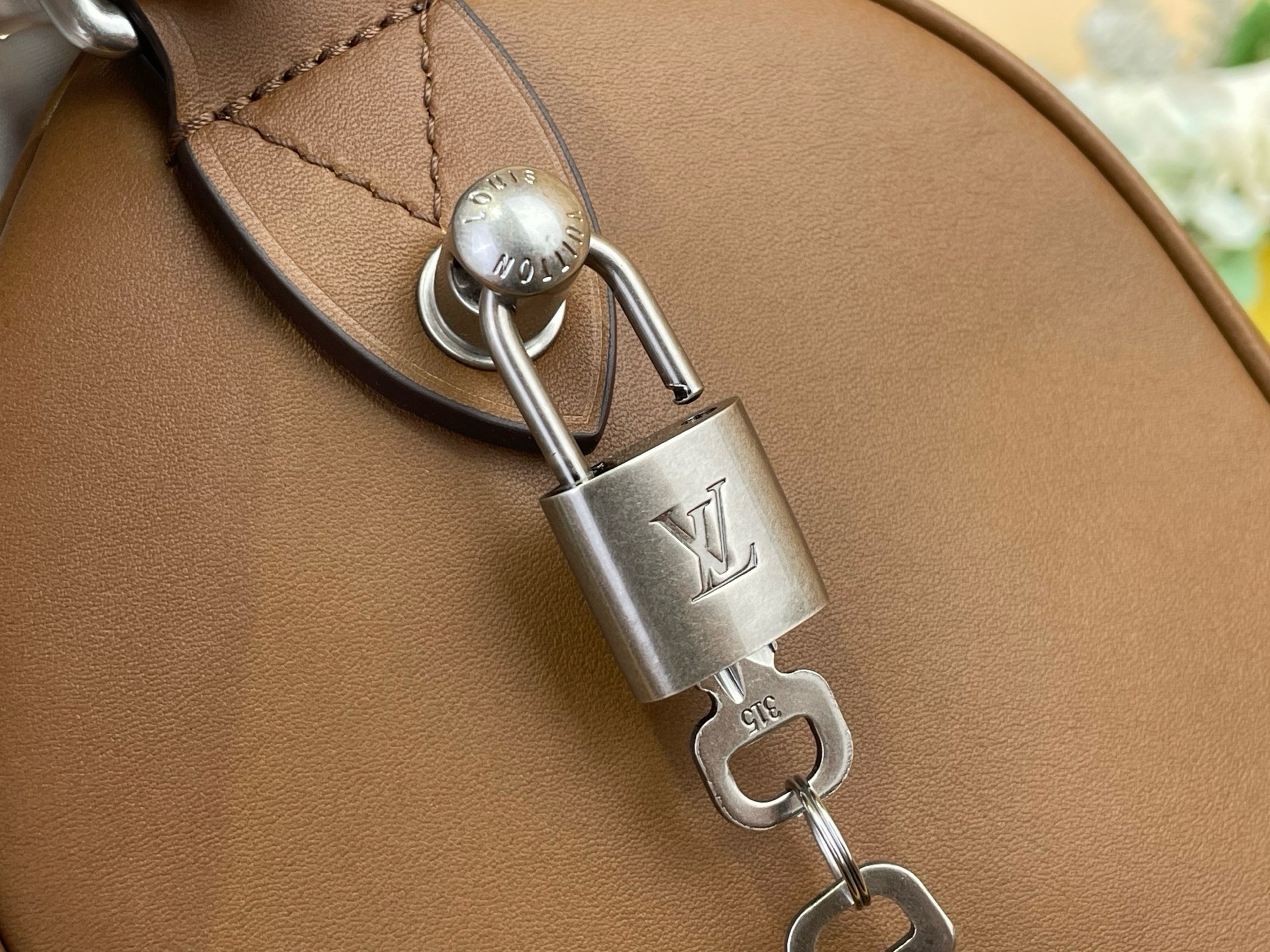 Сумка мужская Louis Vuitton Needle  коричневого цвета