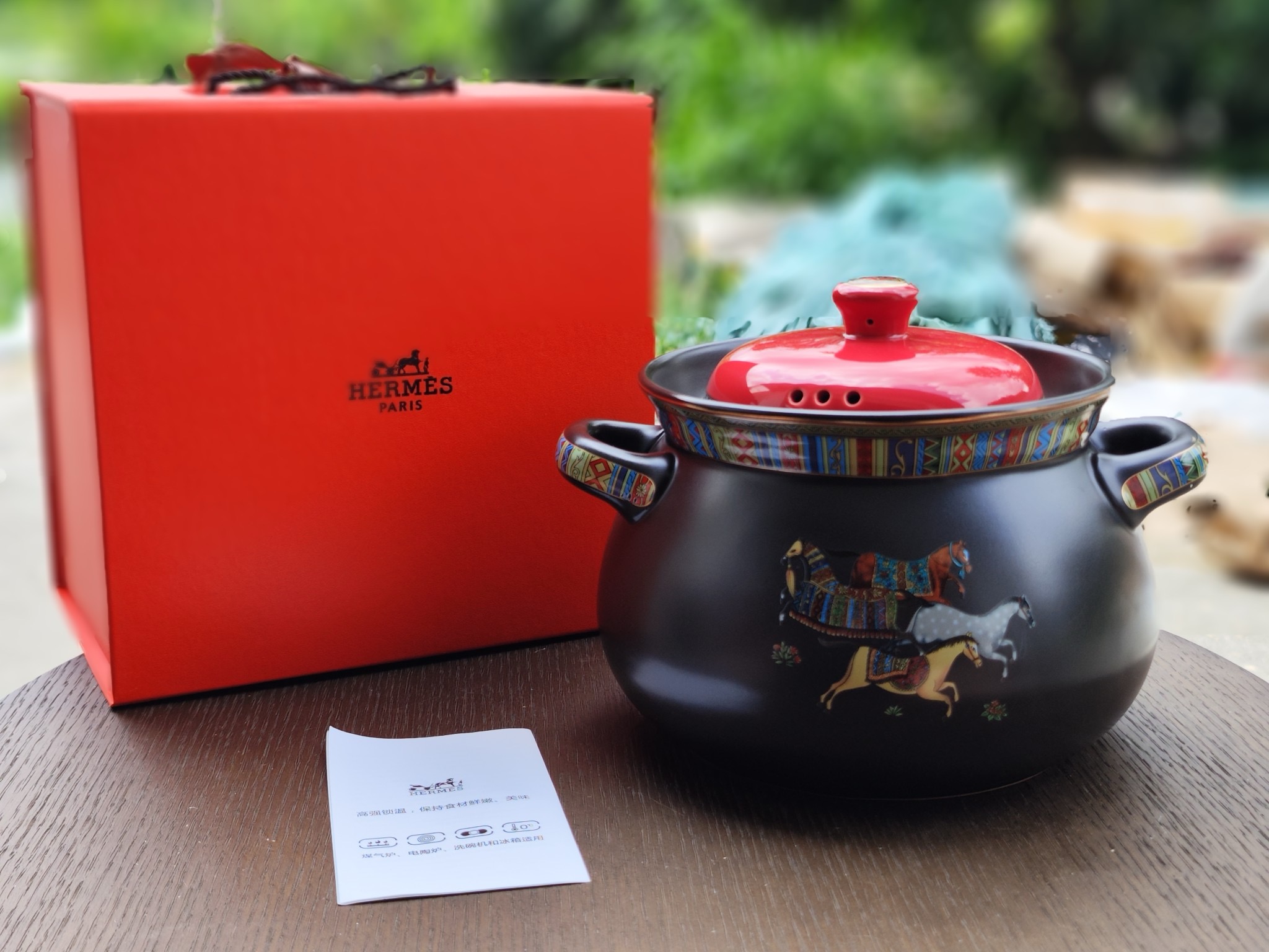 Кастрюля Hermes из керамики черного цвета
