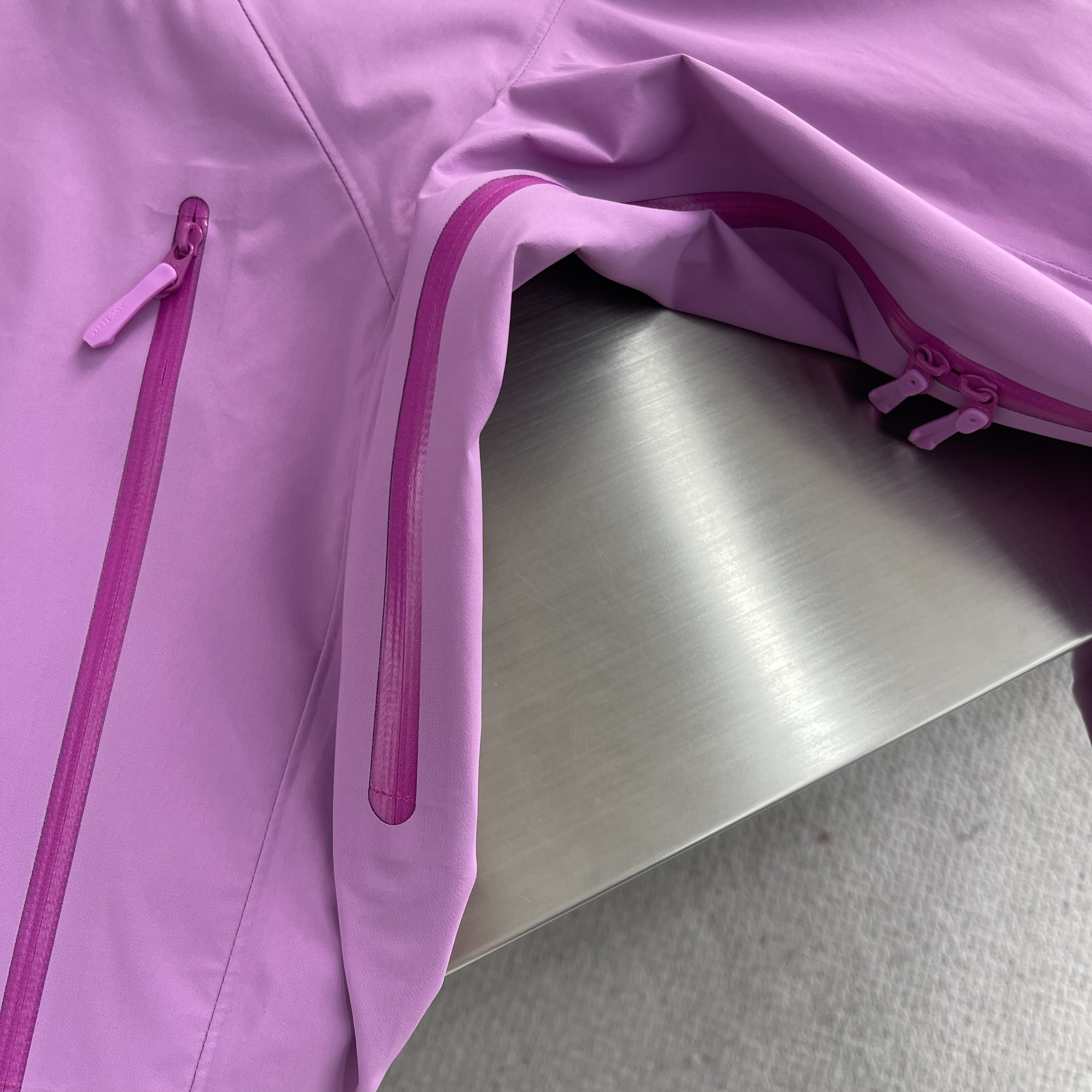 Куртка унисекс в стиле Arc’teryx Beta SL  розового цвета