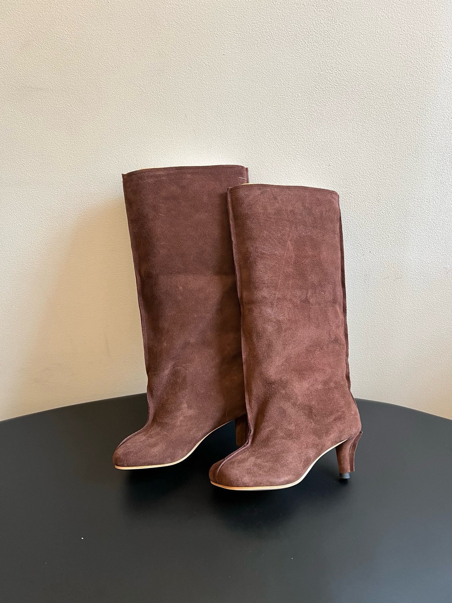 Сапоги женские Maison Margiela Tabi коричневого цвета