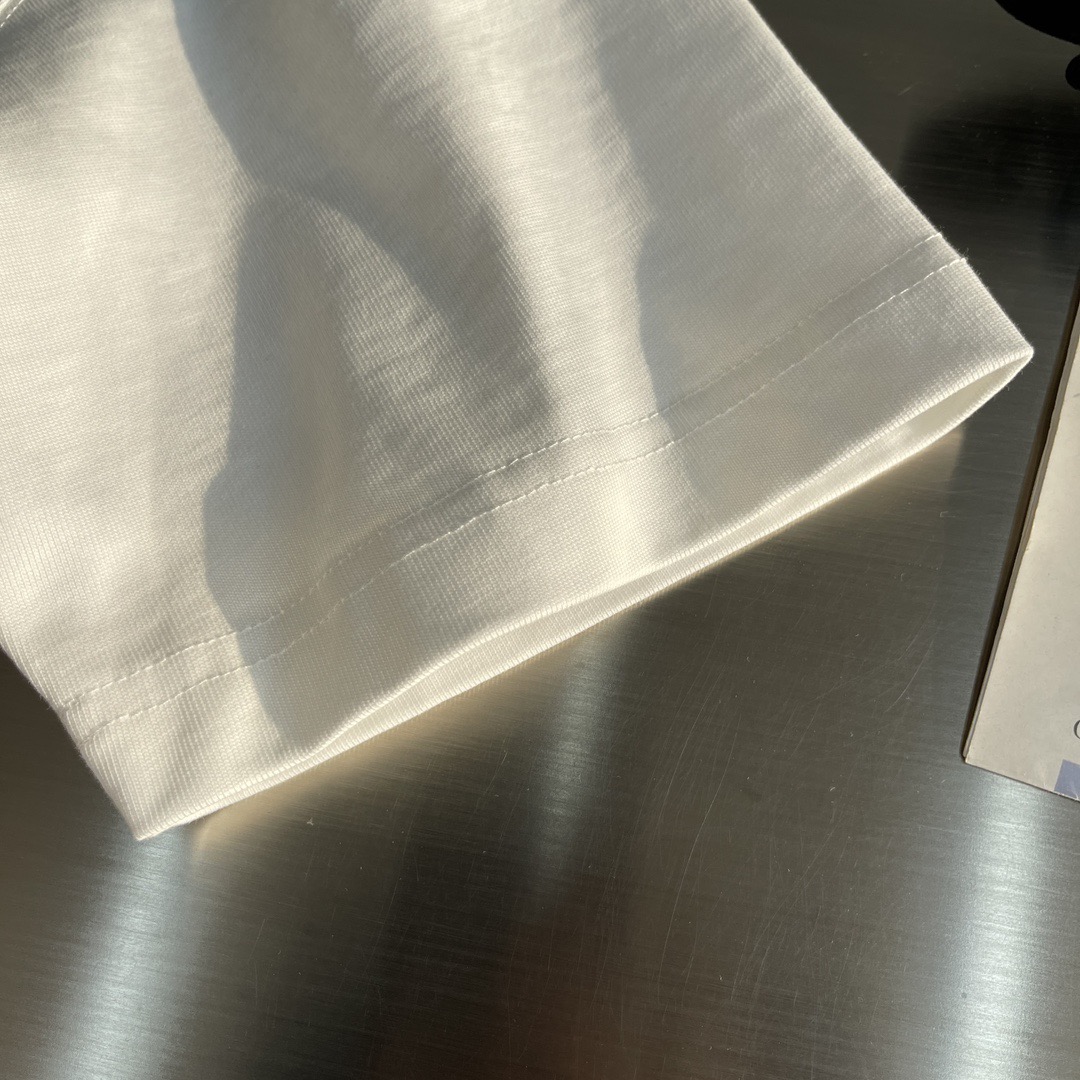 Футболка мужская в стиле Dior с вышивкой CD белого цвета