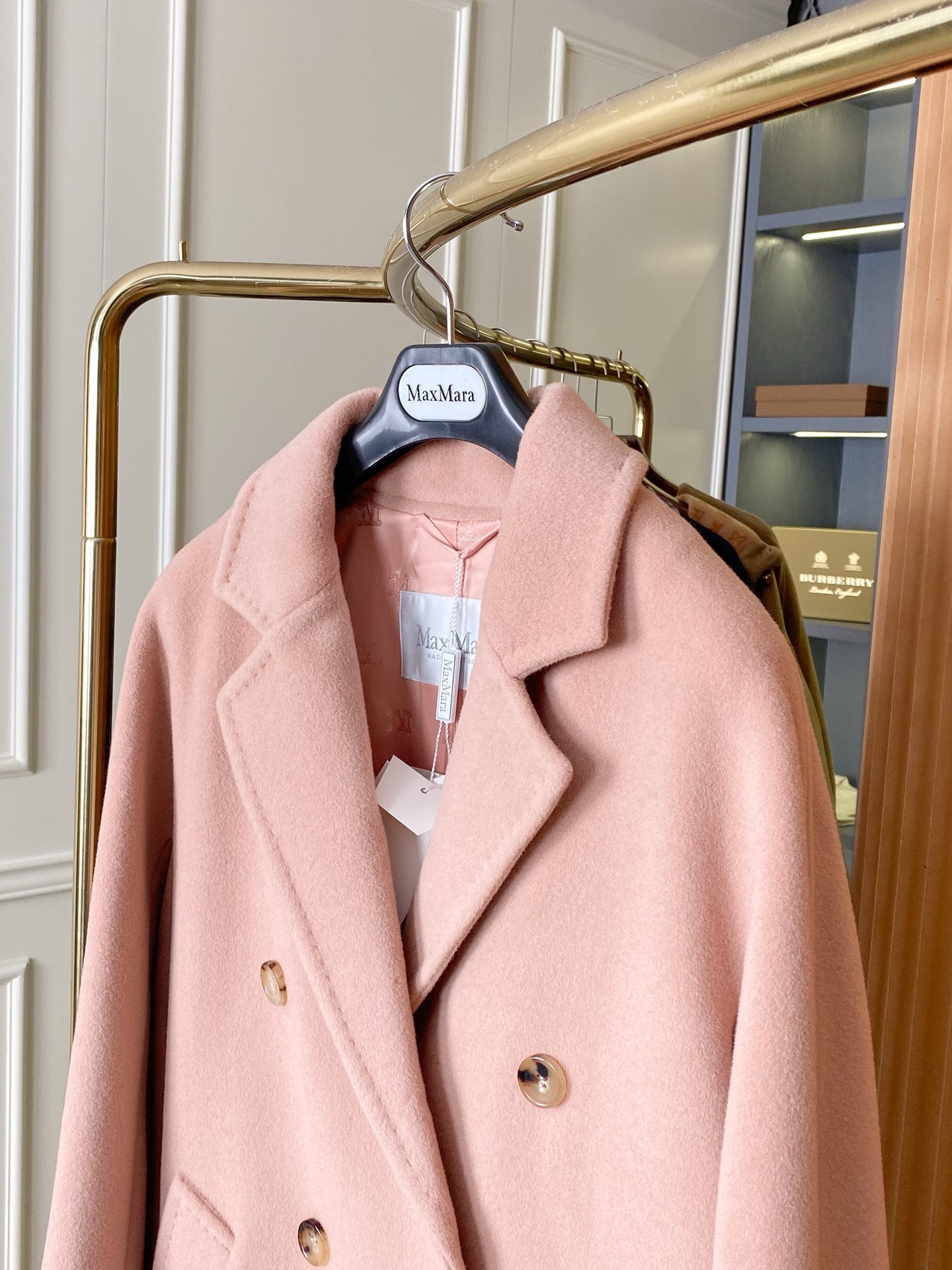 Пальто женское Max Mara Short 101801 Icon Coat пудрово-розового цвета
