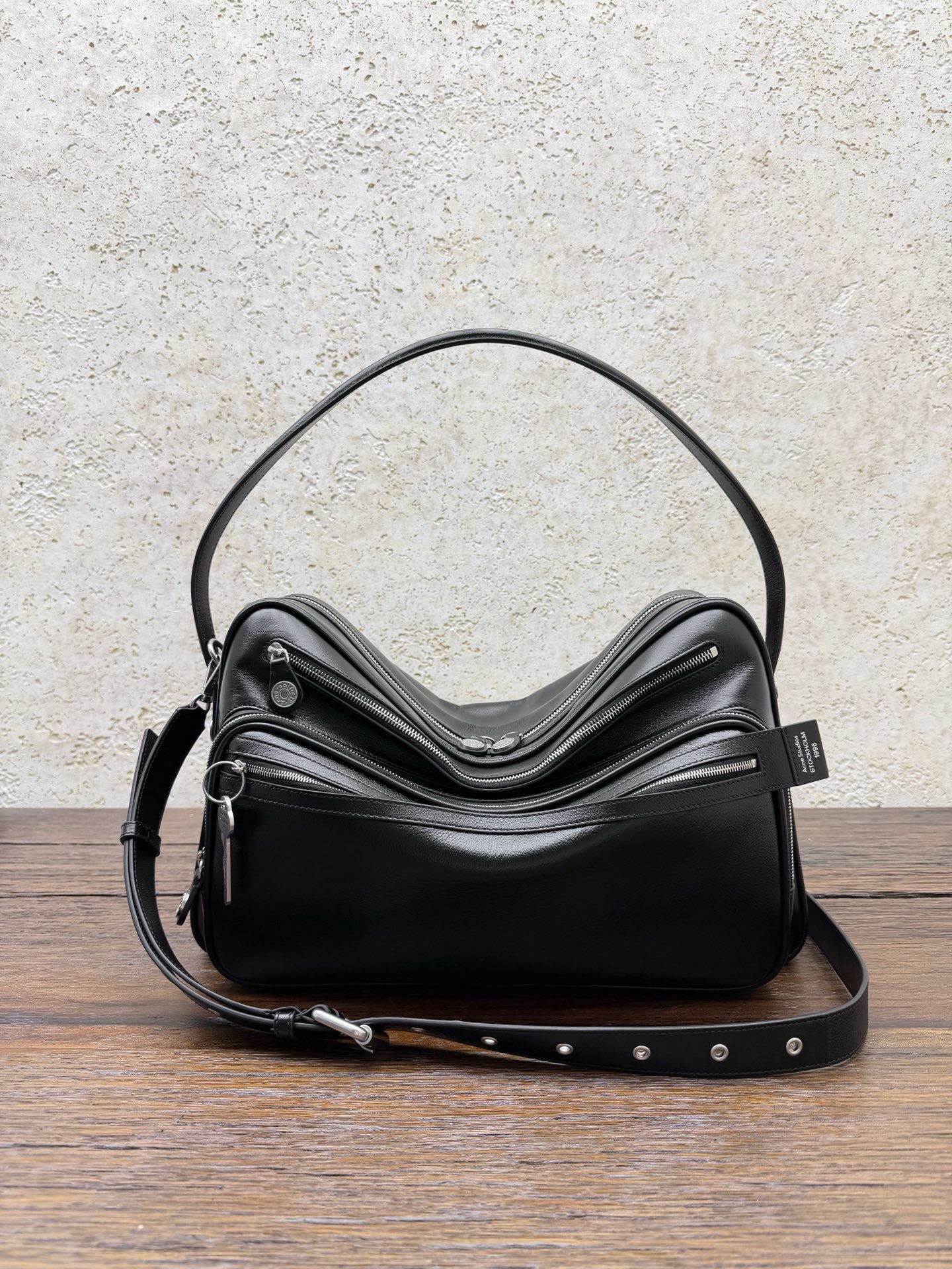 Сумка женская Acne Studios Camera Bag чёрного цвета