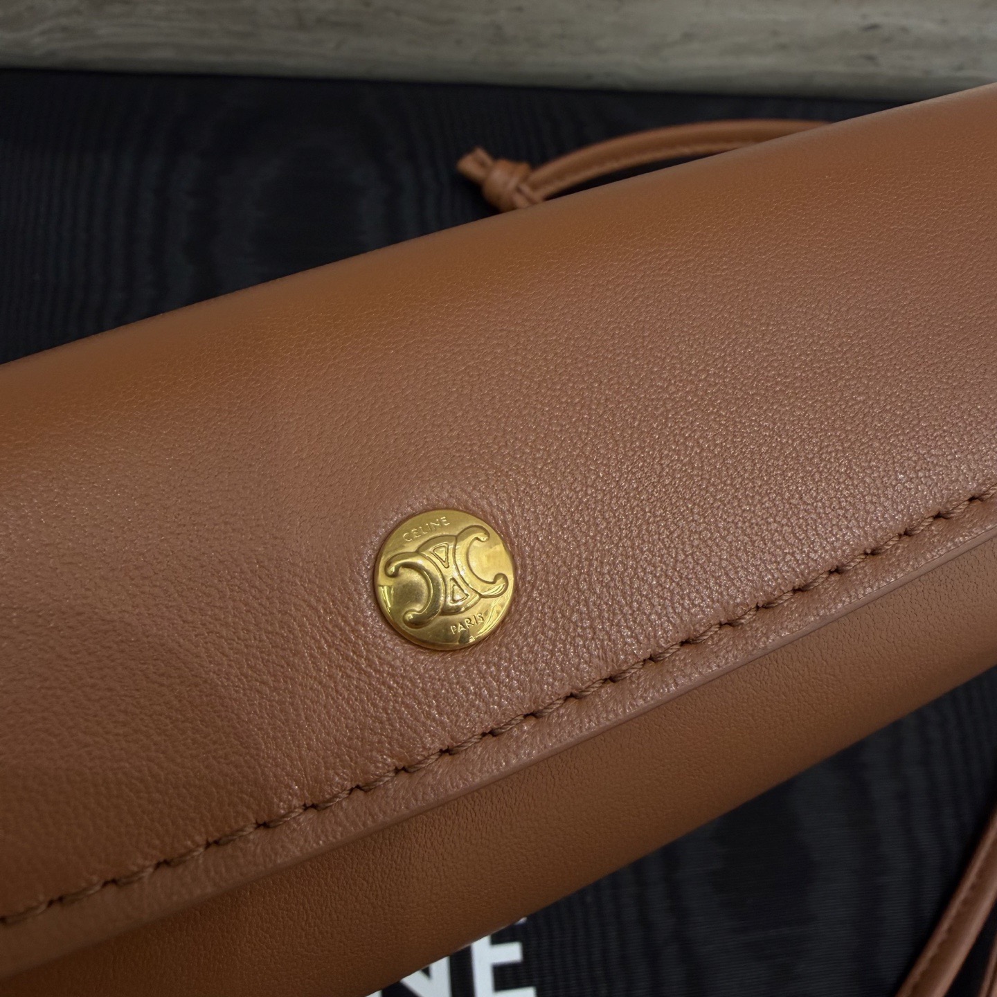 Сумка женская в стиле Celine Trio Flap карамельного цвета