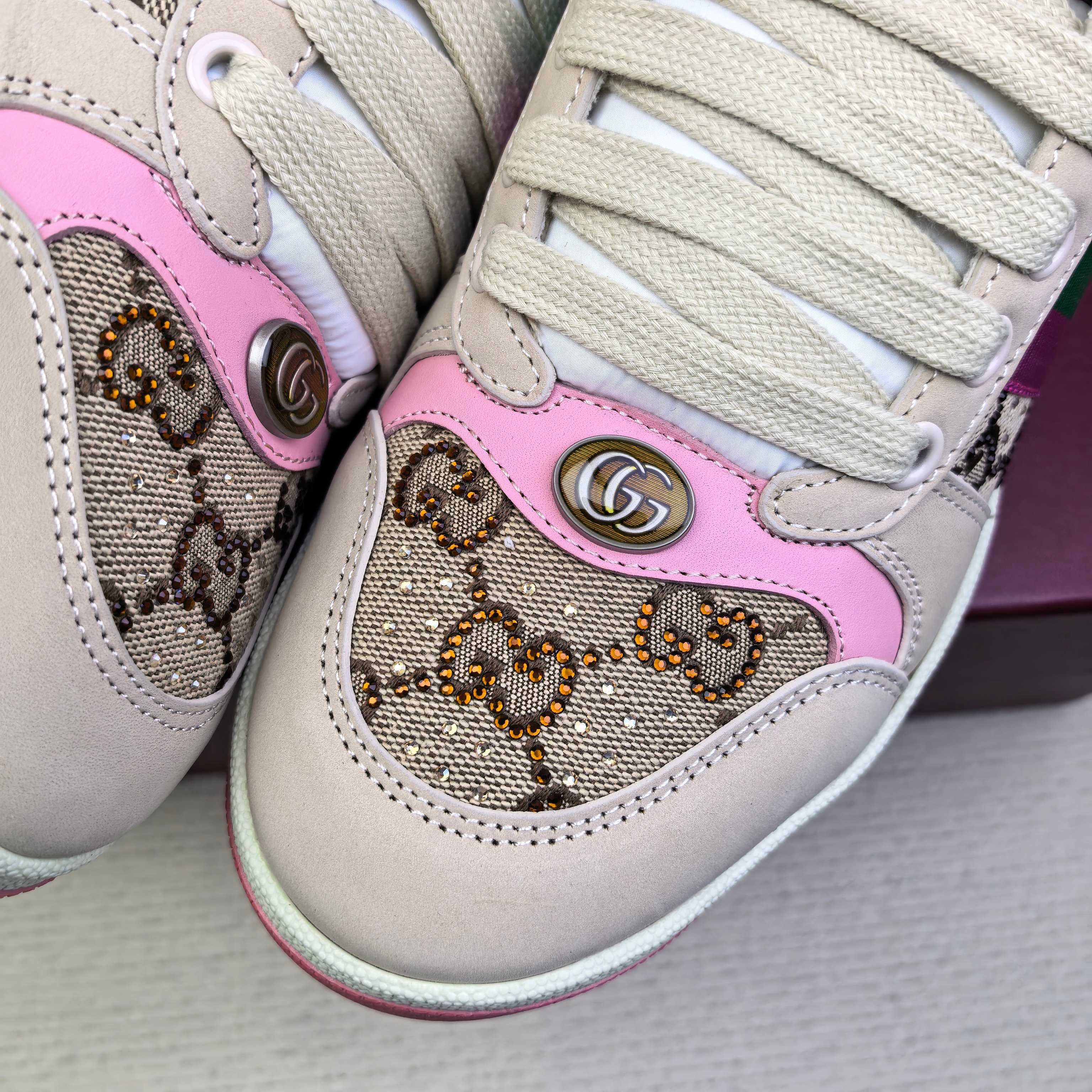 Кроссовки унисекс в стиле Gucci бежевого цвета с розовыми акцентами