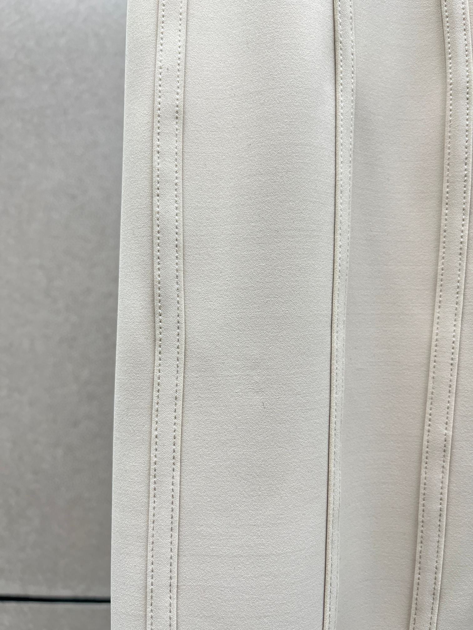 Леггинсы женские в стиле Mugler Fishbone из эластичной ткани молочного цвета