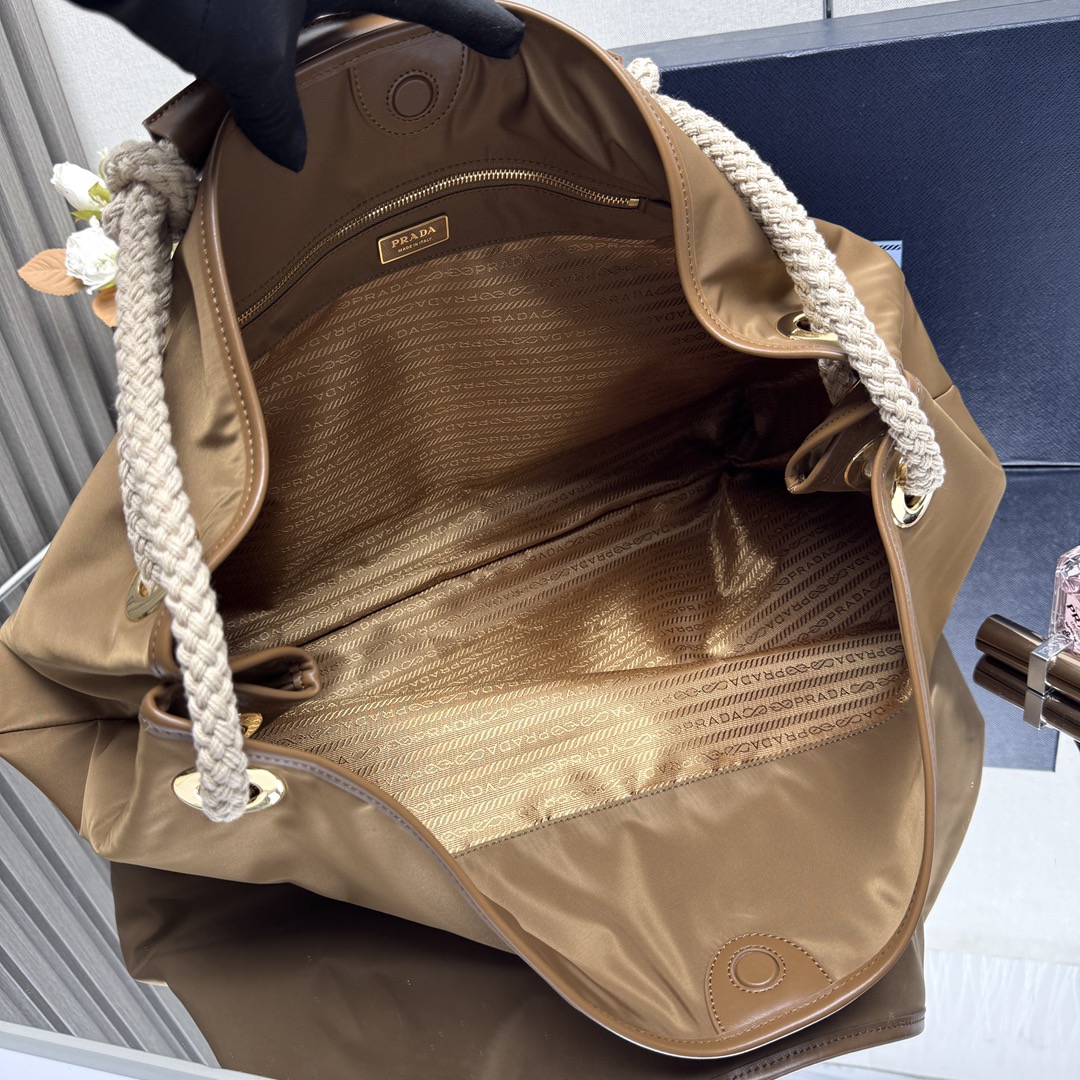 Сумка женская в стиле Prada Tote коричневого цвета 