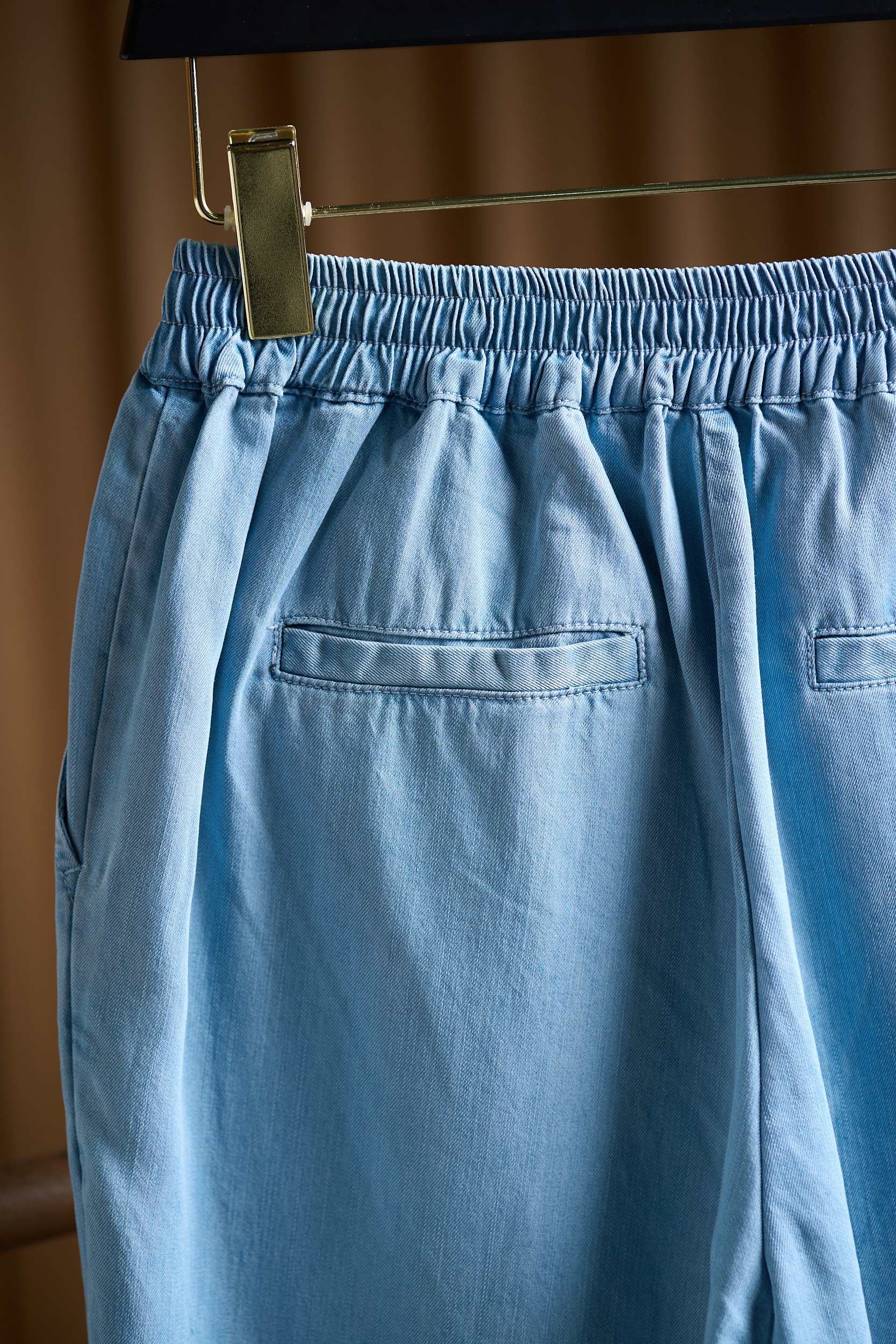 Шорты мужские в стиле Kiton светло-голубого цвета с фирменной фурнитурой