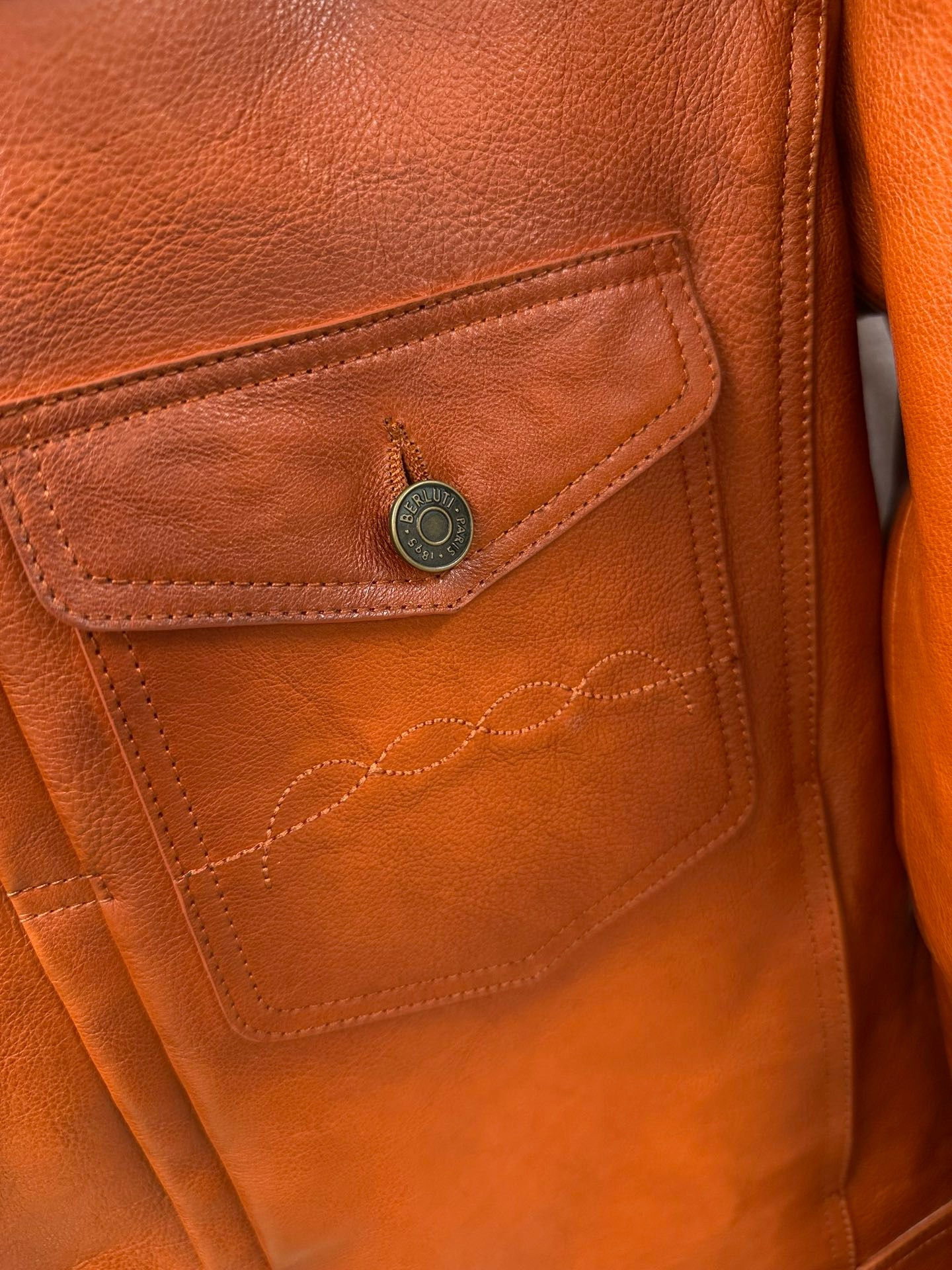 Куртка мужская Berluti коньячного цвета с винтажной обработкой