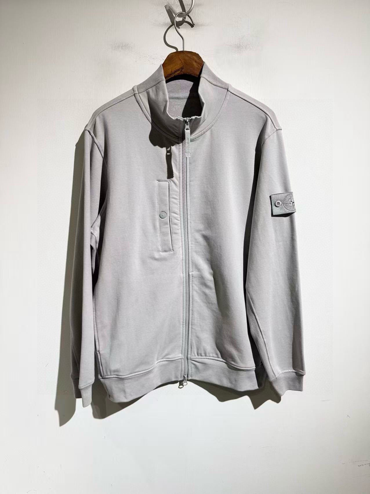 Куртка мужская Stone Island Ghost из хлопкового трикотажа белого цвета на молнии