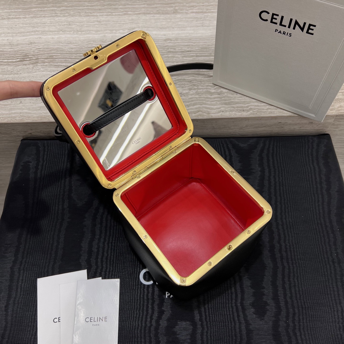 Сумка женская Celine Triomphe Frame чёрного цвета