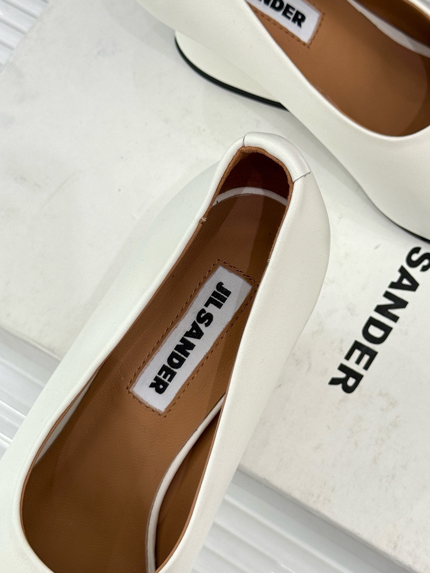 Туфли женские в стиле Jil Sander белого цвета
