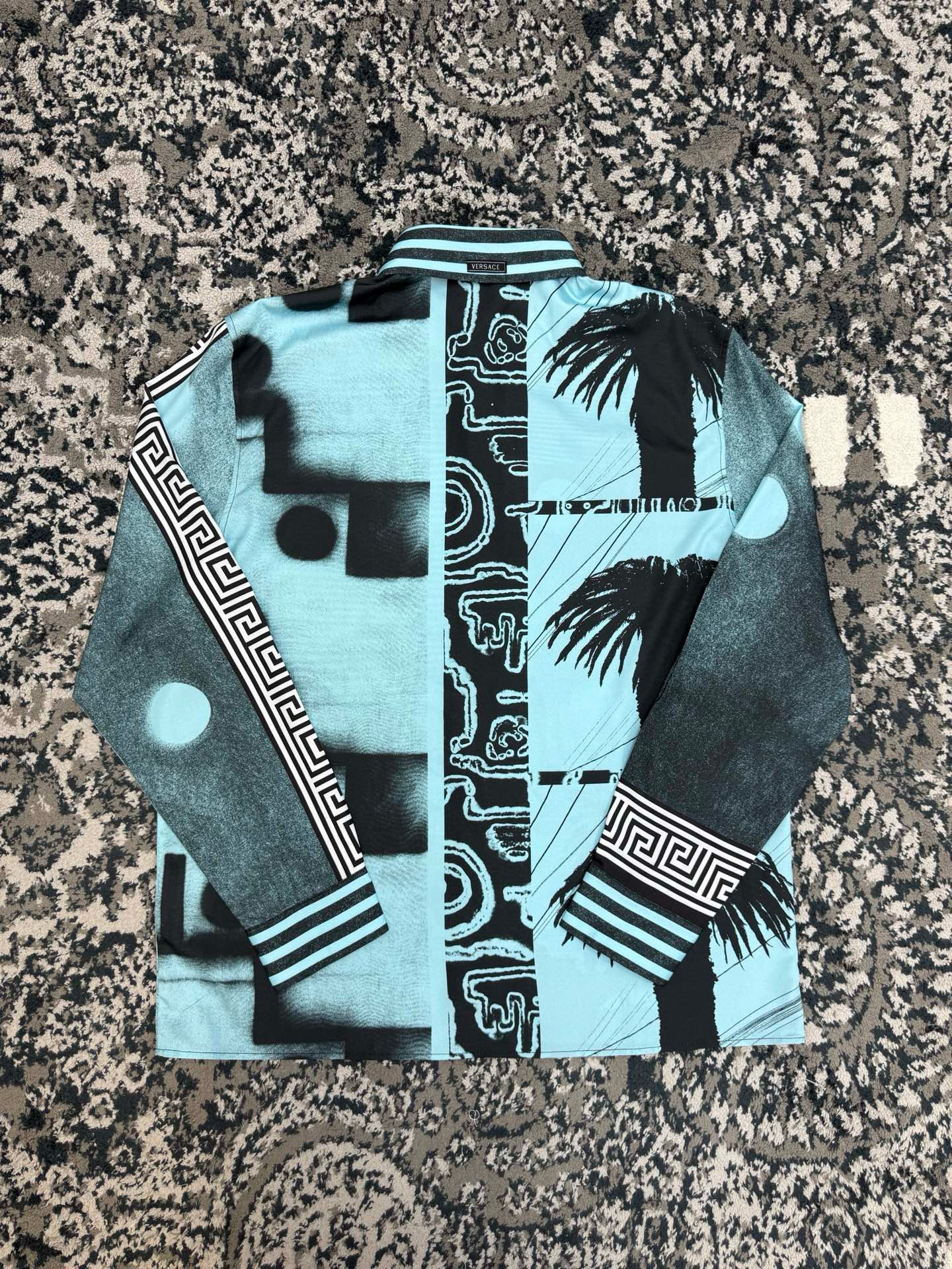 Рубашка мужская Versace бирюзового цвета с принтом Sunset Palms