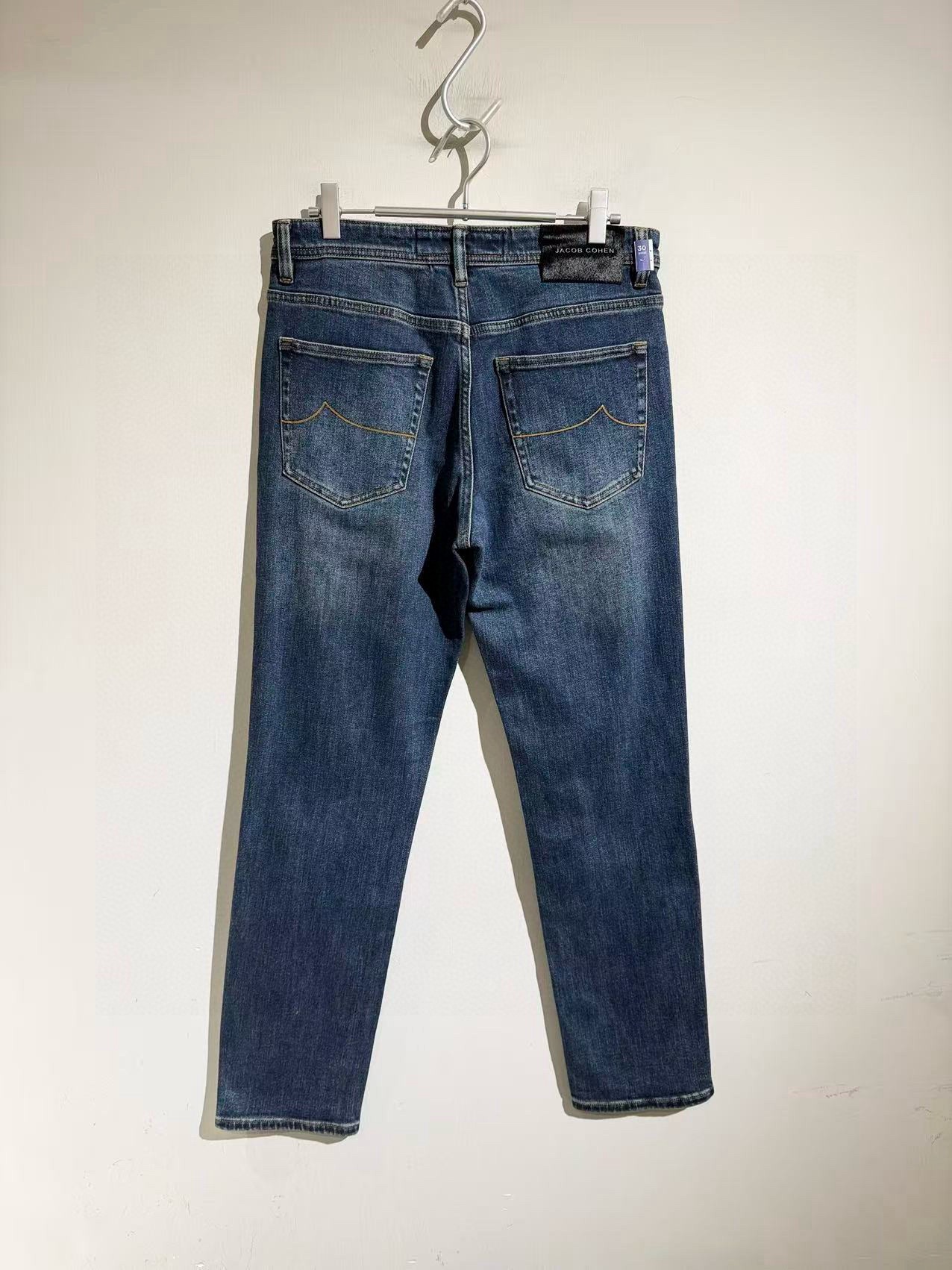 Джинсы мужские в стиле Jacob Cohen из денима синего цвета с прямым кроем