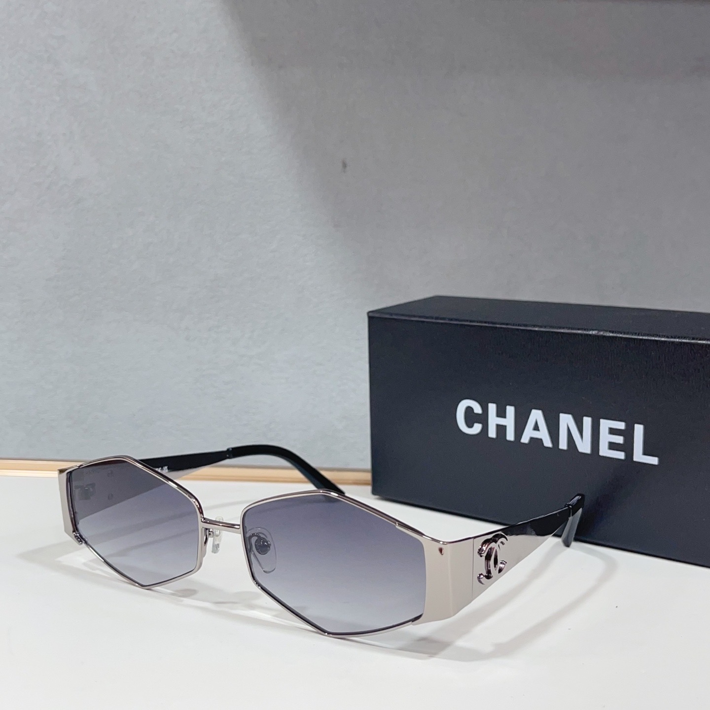 Очки солнцезащитные женские в стиле Chanel