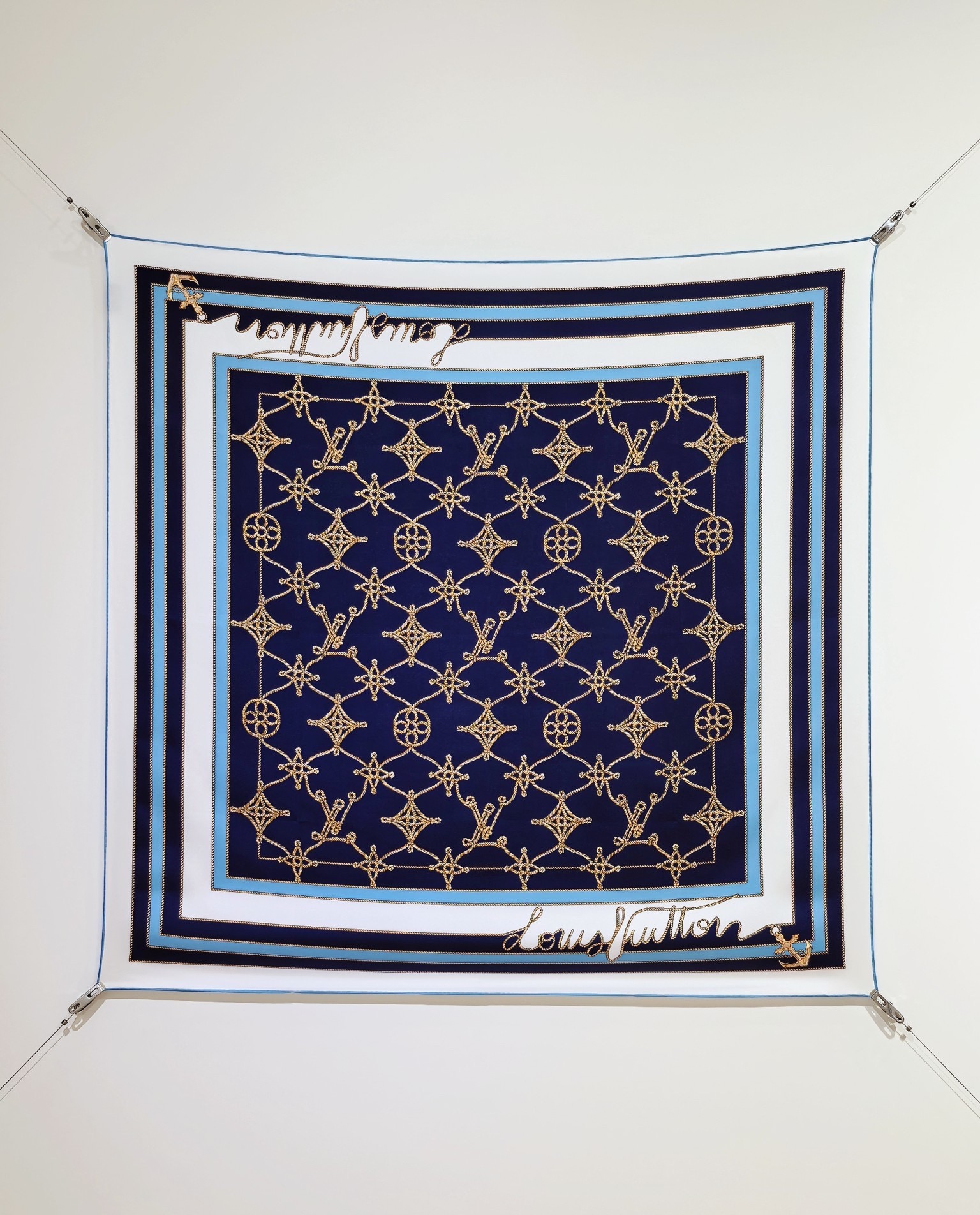 Платок женский в стиле Louis Vuitton синего цвета с принтом