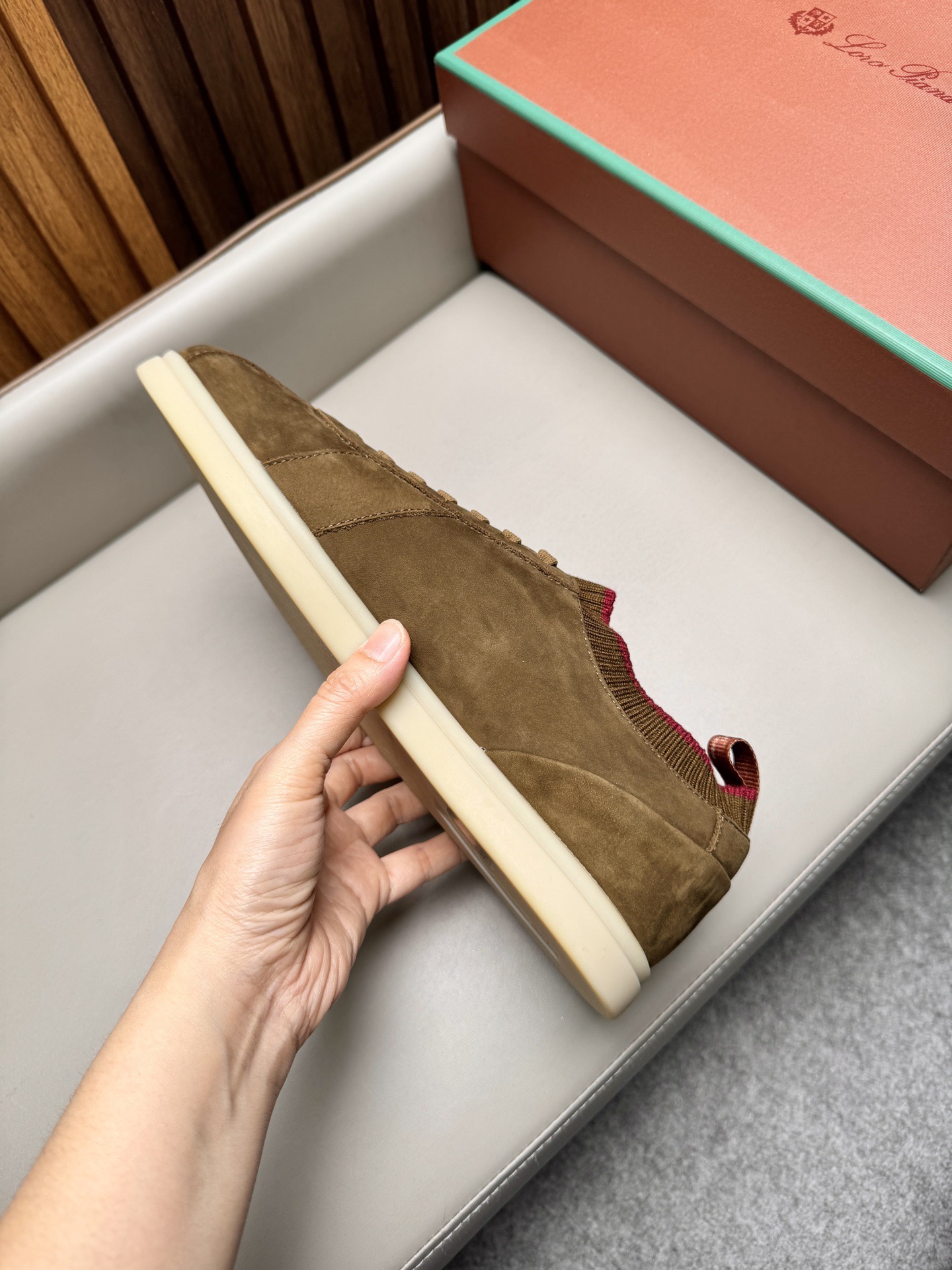 Кроссовки мужские в стиле Loro Piana Soho Walk светло-коричневого цвета