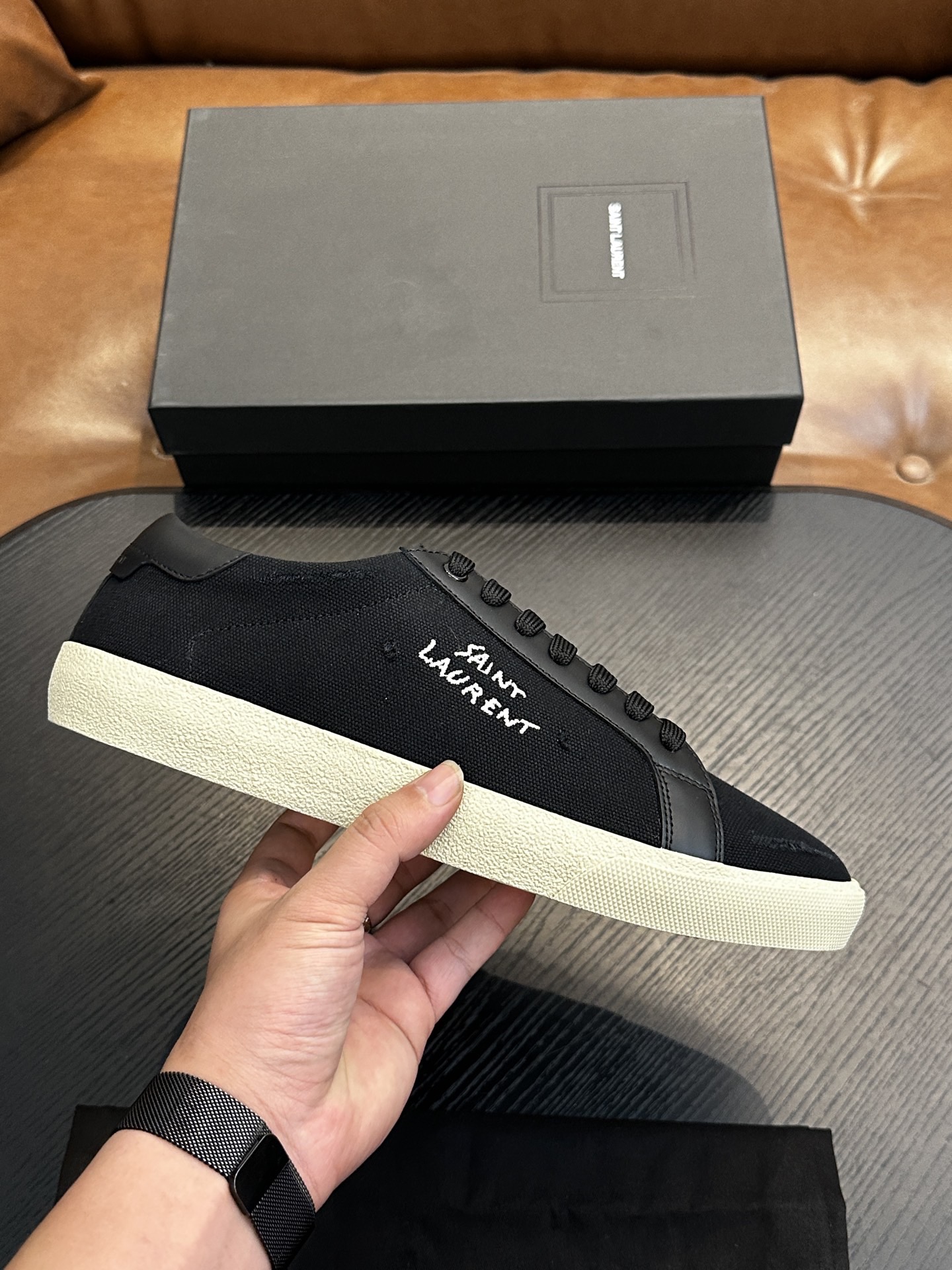 Кроссовки мужские в стиле Saint Laurent SL/61 из натуральной кожи и текстиля чёрного цвета со светлой подошвой