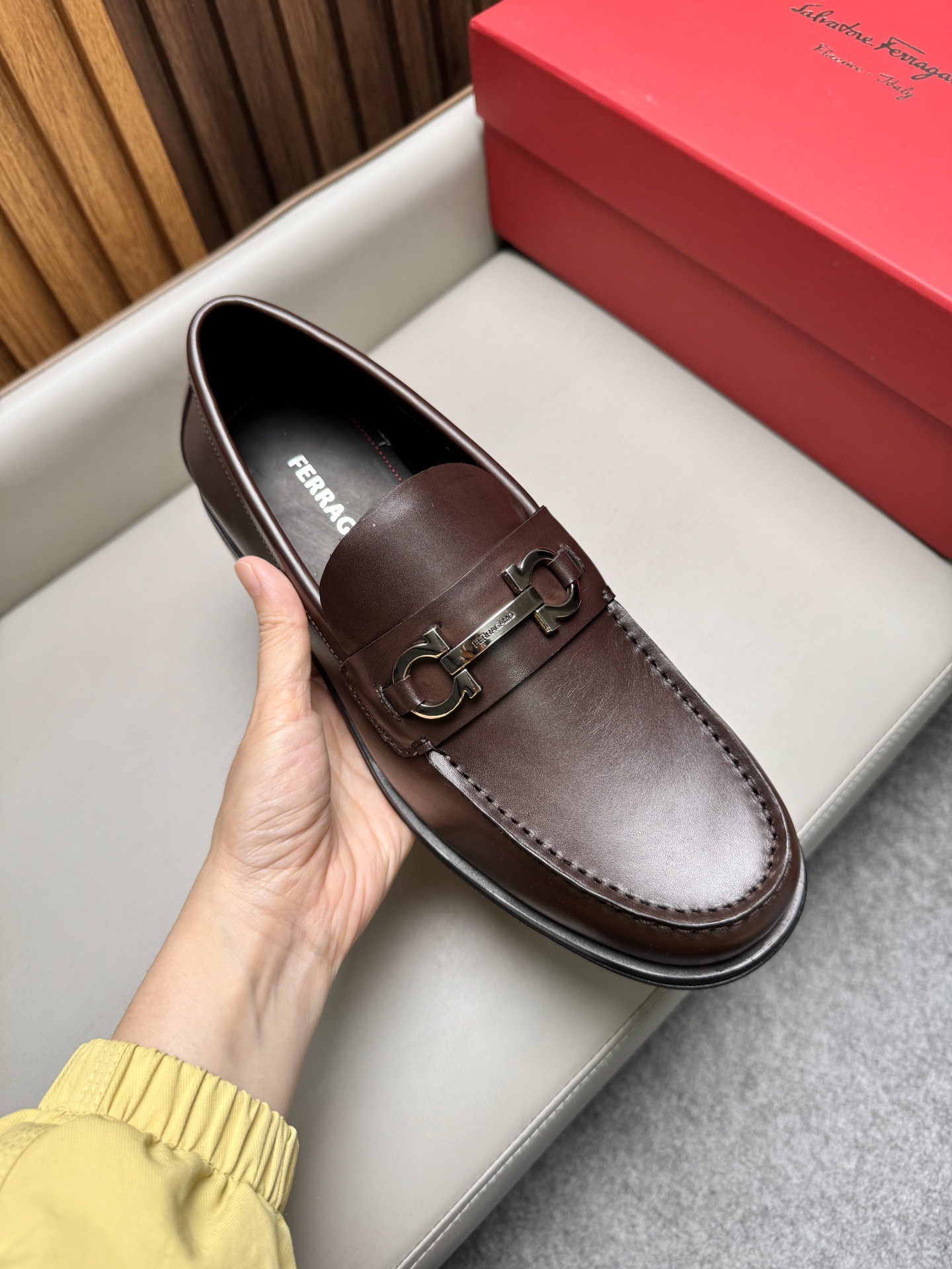 Лоферы мужские в стиле Ferragamo Gancini коричневого цвета