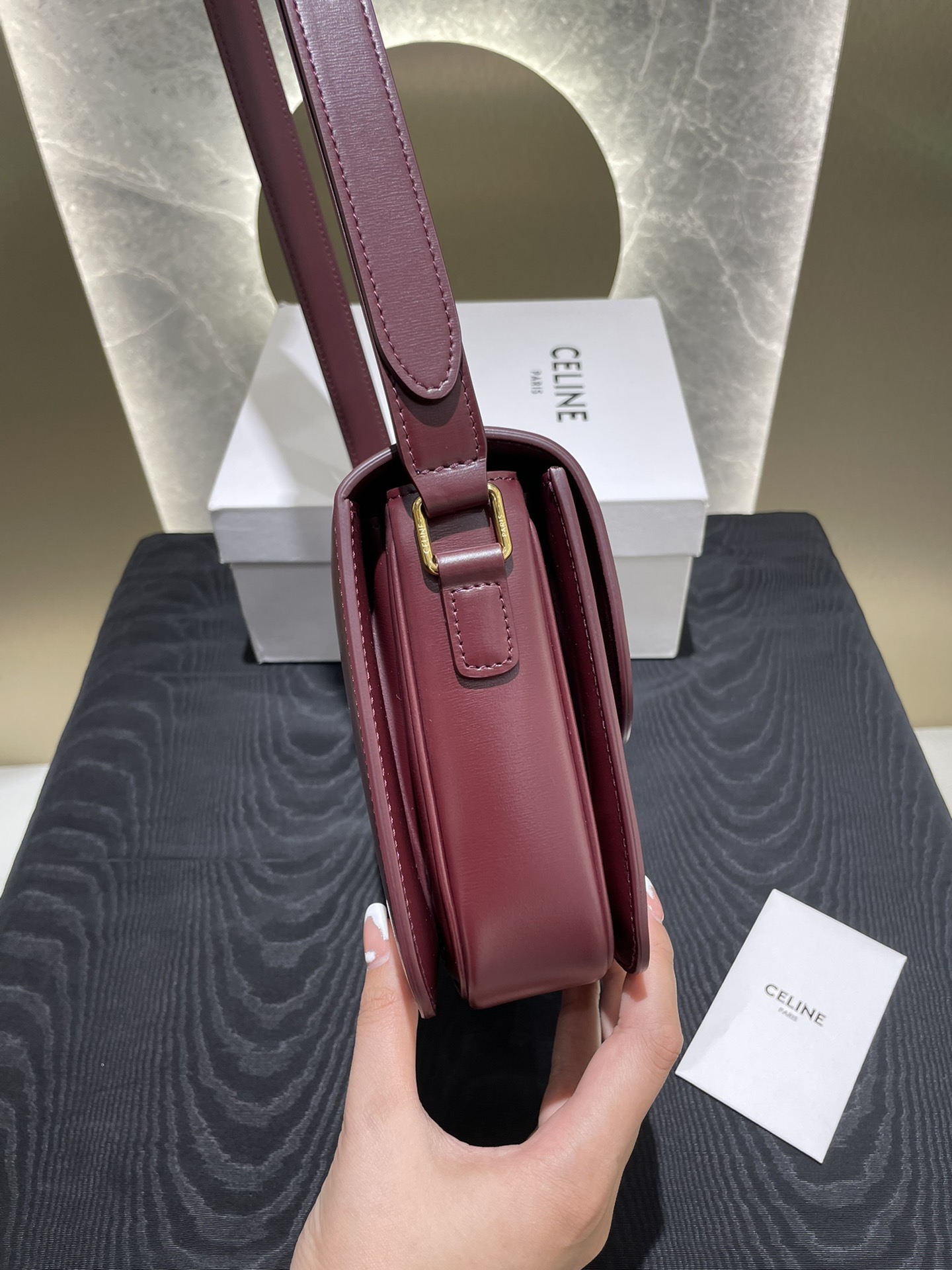 Сумка женская в стиле Celine Triomphe классическая средняя бордового цвета