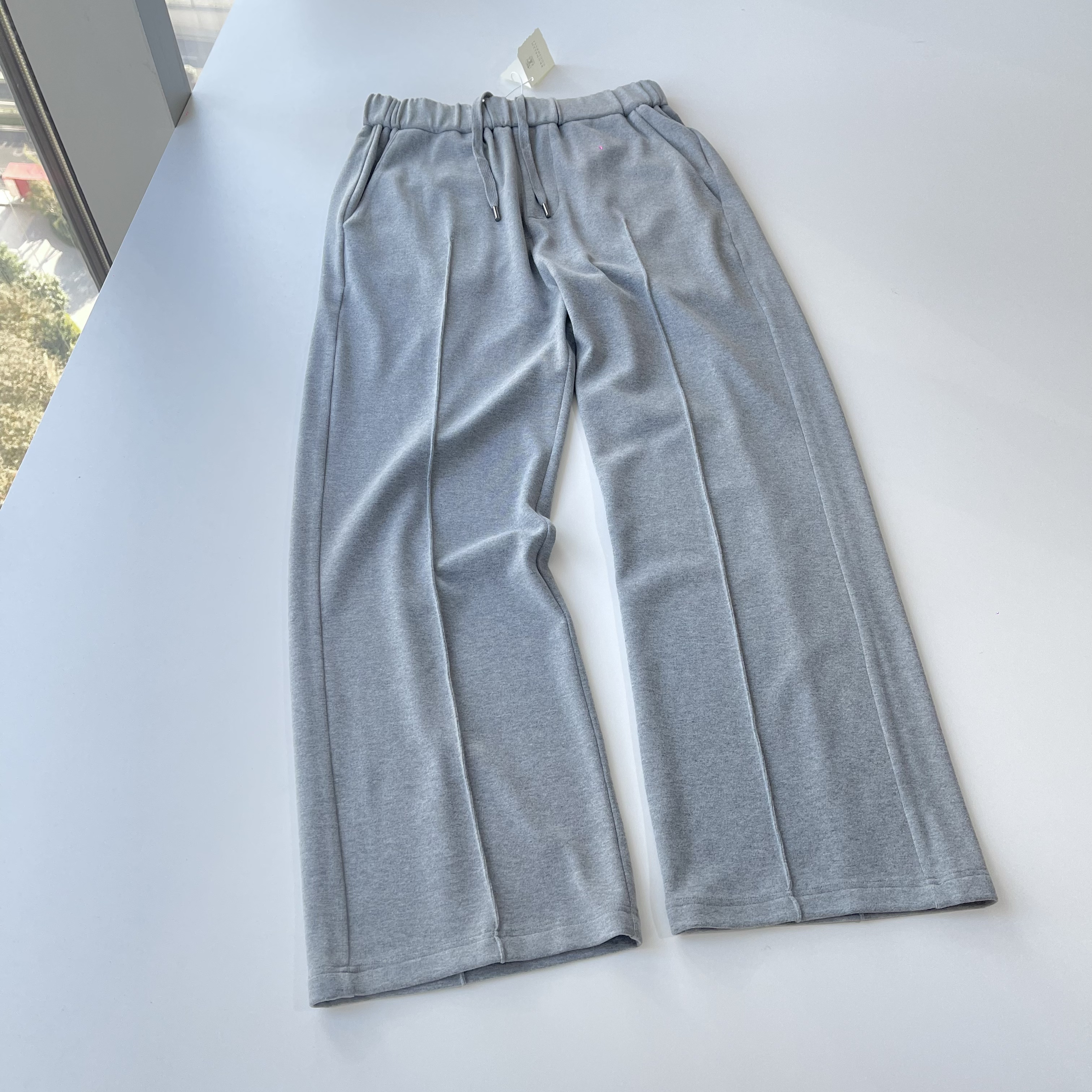 Брюки мужские в стиле Brunello Cucinelli модель Straight Fit из шерстяного трикотажа серого цвета