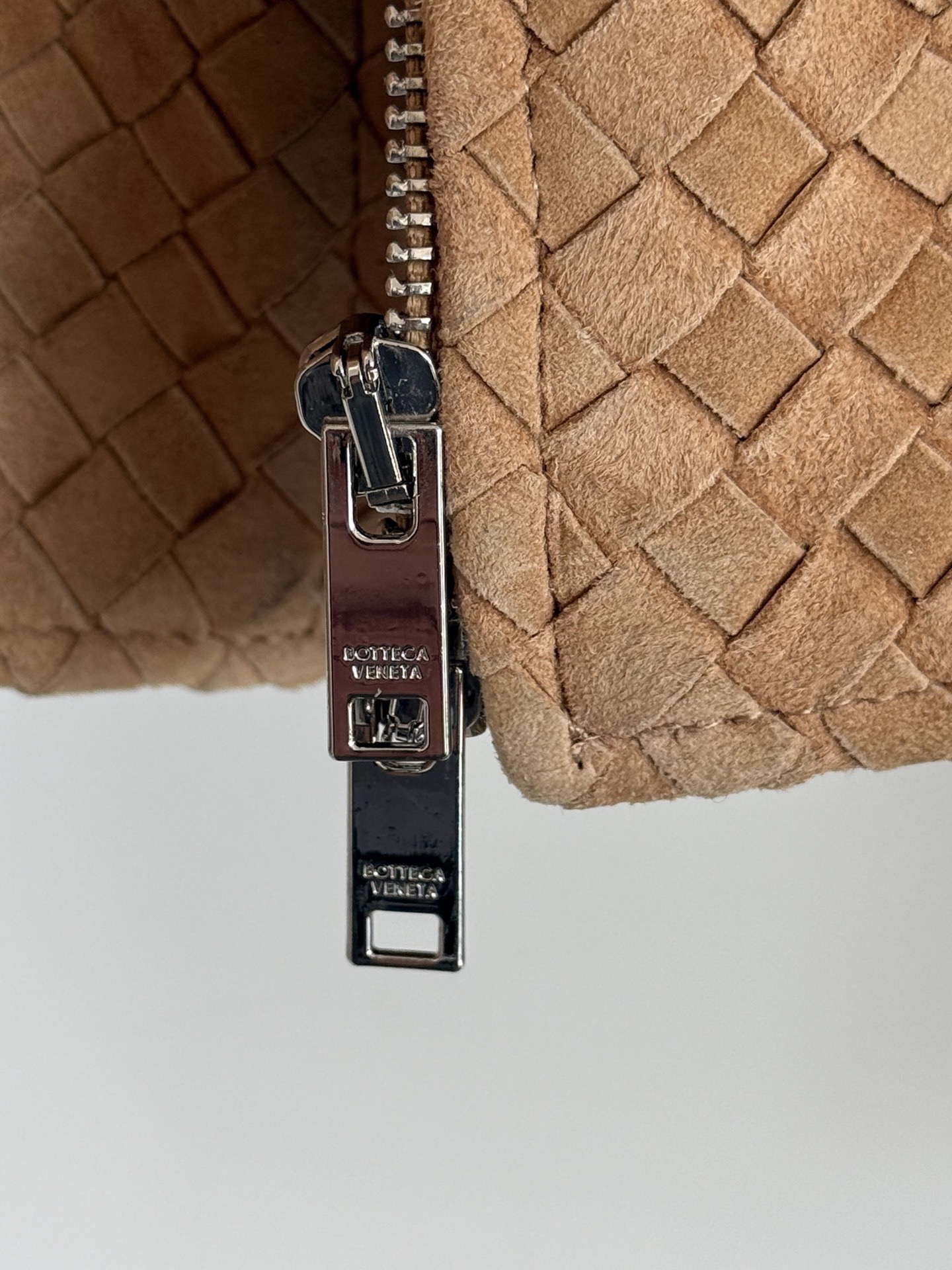 Куртка мужская в стиле Bottega Veneta  цвета кэмел с плетением Intrecciato