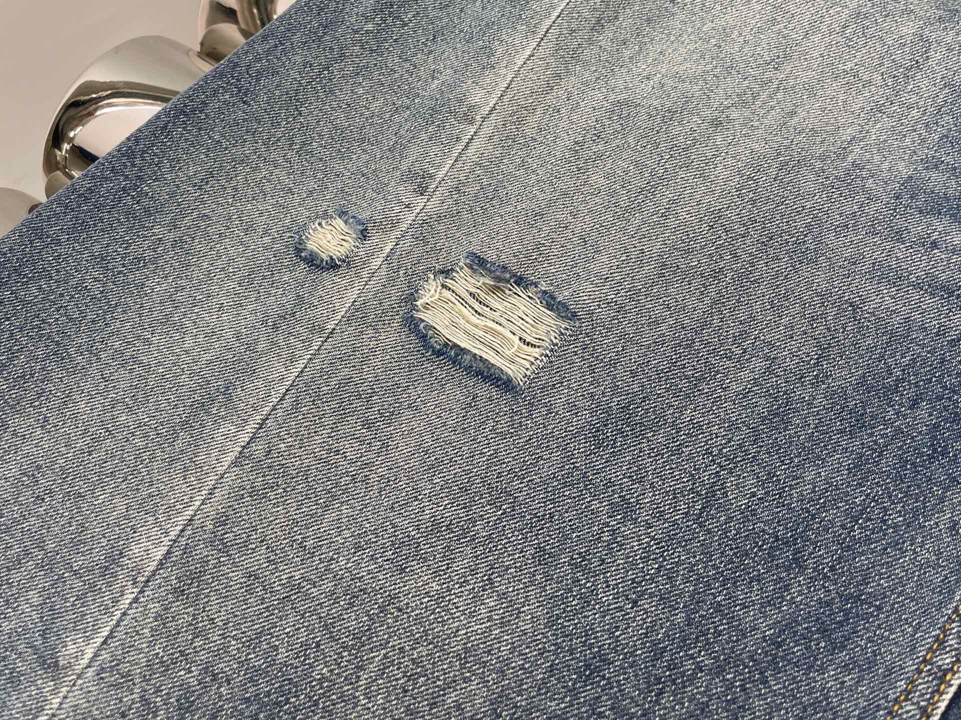 Джинсы женские в стиле Maison Margiela синего цвета широкие с эффектом потертости