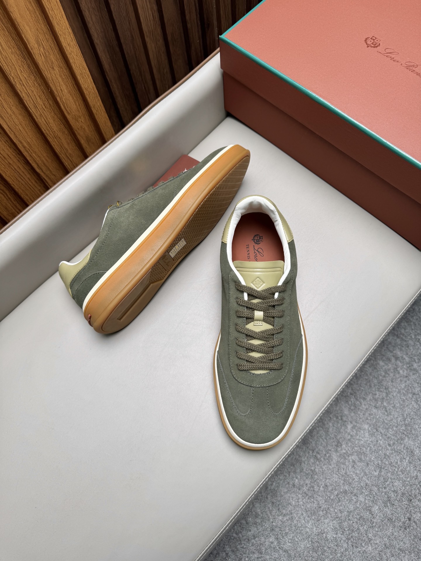 Кроссовки мужские в стиле Loro Piana оливкового цвета