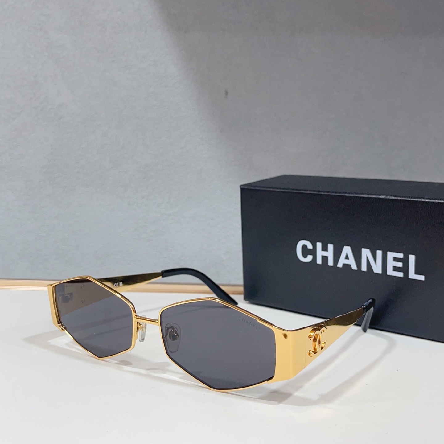 Очки солнцезащитные женские в стиле Chanel