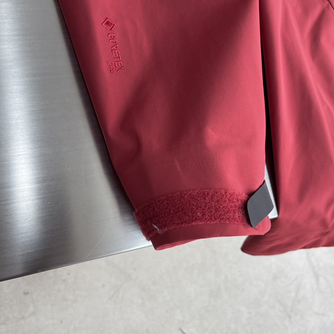 Куртка унисекс в стиле Arc'teryx Alpha SV из мембранной ткани с капюшоном красного цвета