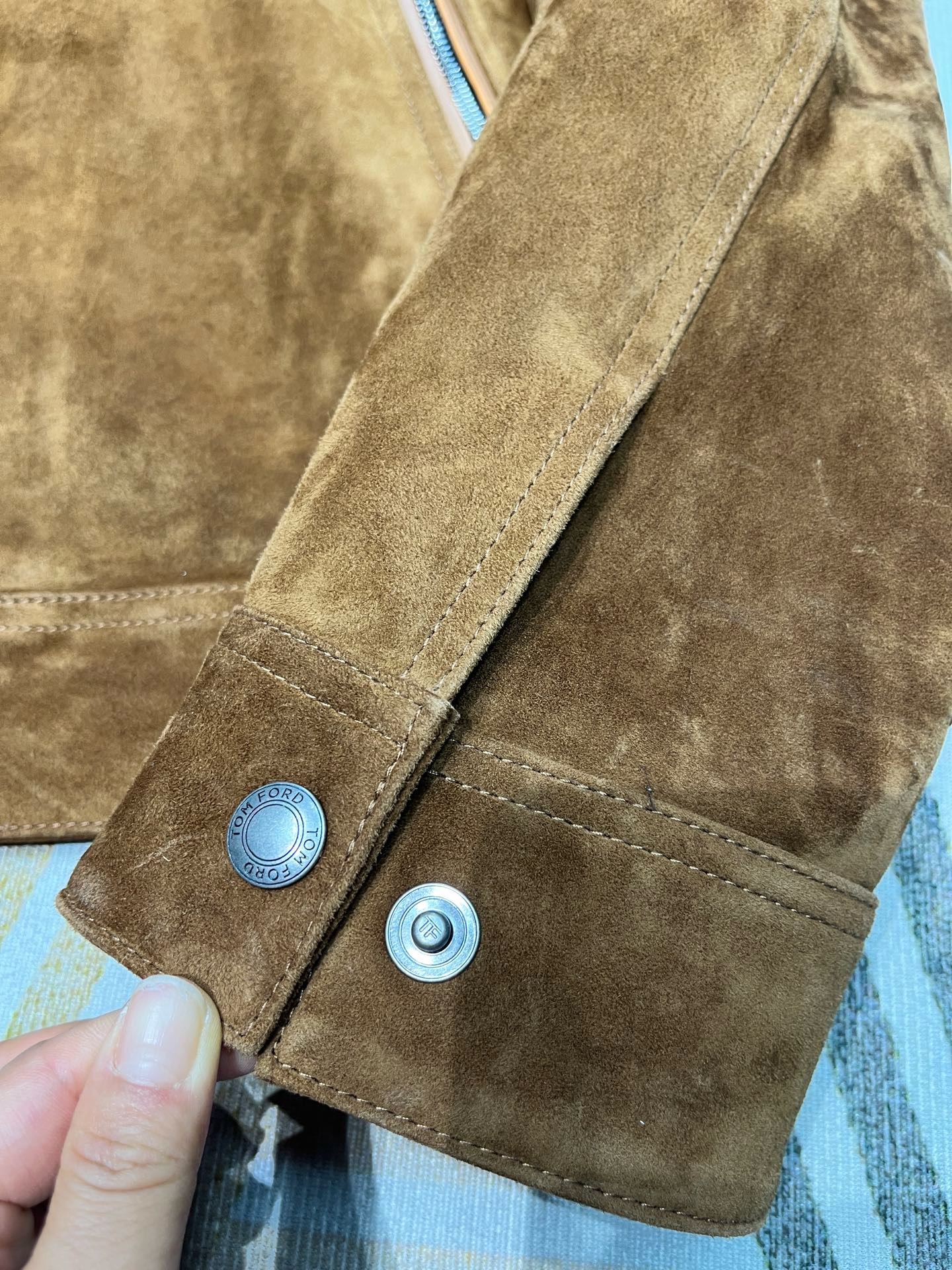 Куртка мужская Tom Ford коньячного цвета с отложным воротником и кожаной отделкой