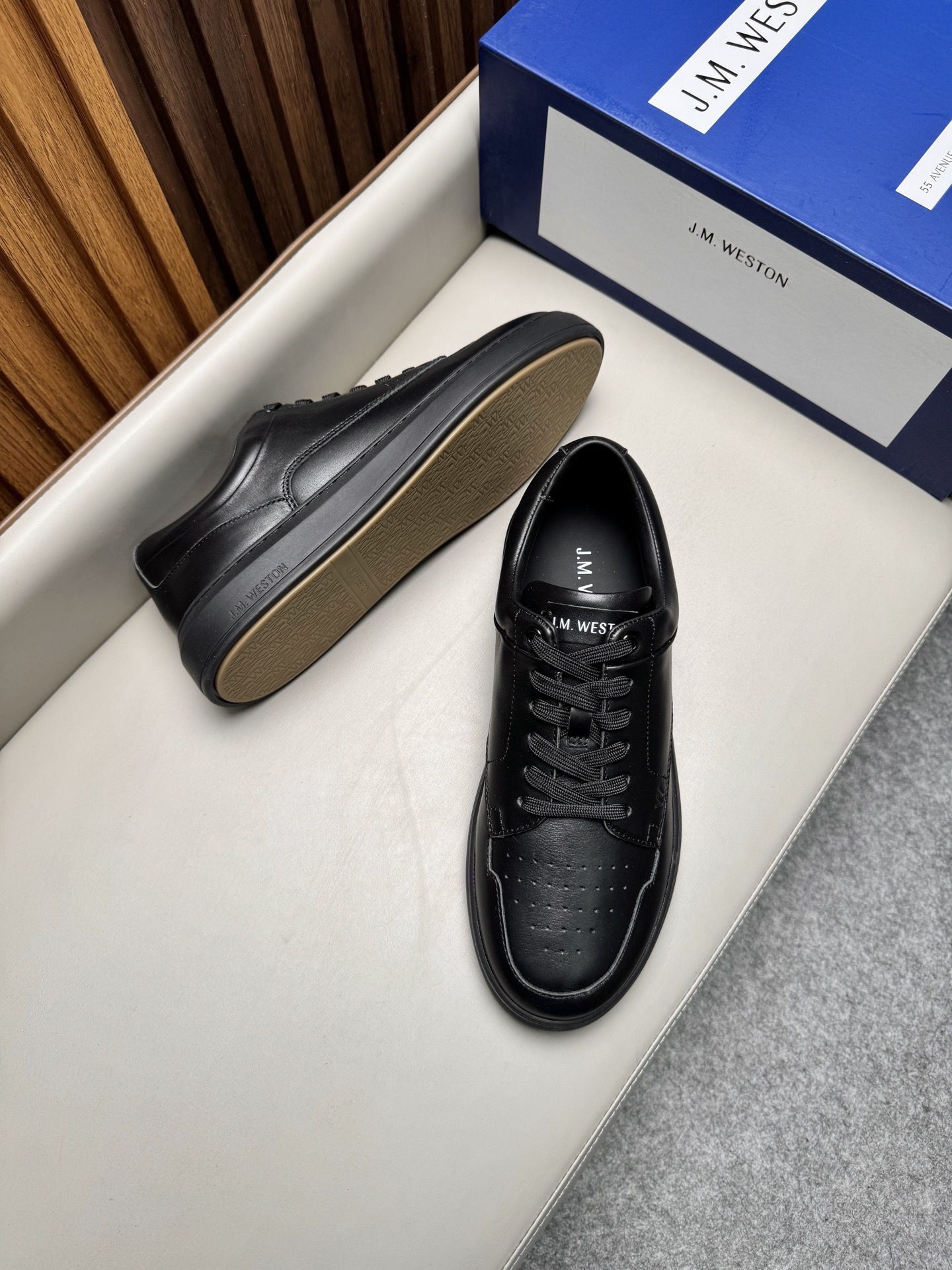 Кеды мужские в стиле J.M. Weston черного цвета