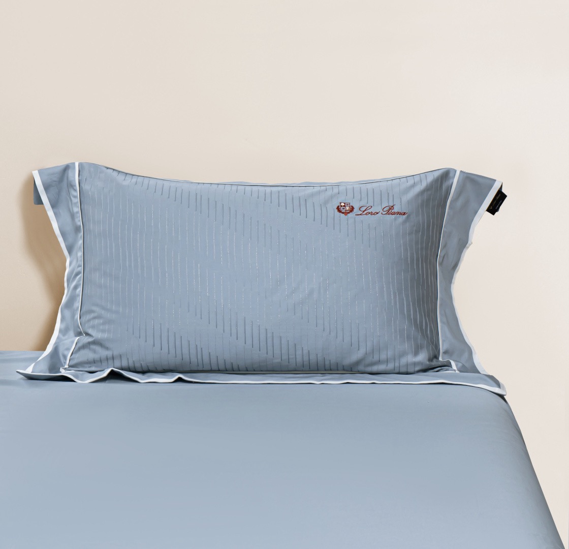 Комплект постельного белья в стиле Loro Piana Interiors голубого цвета