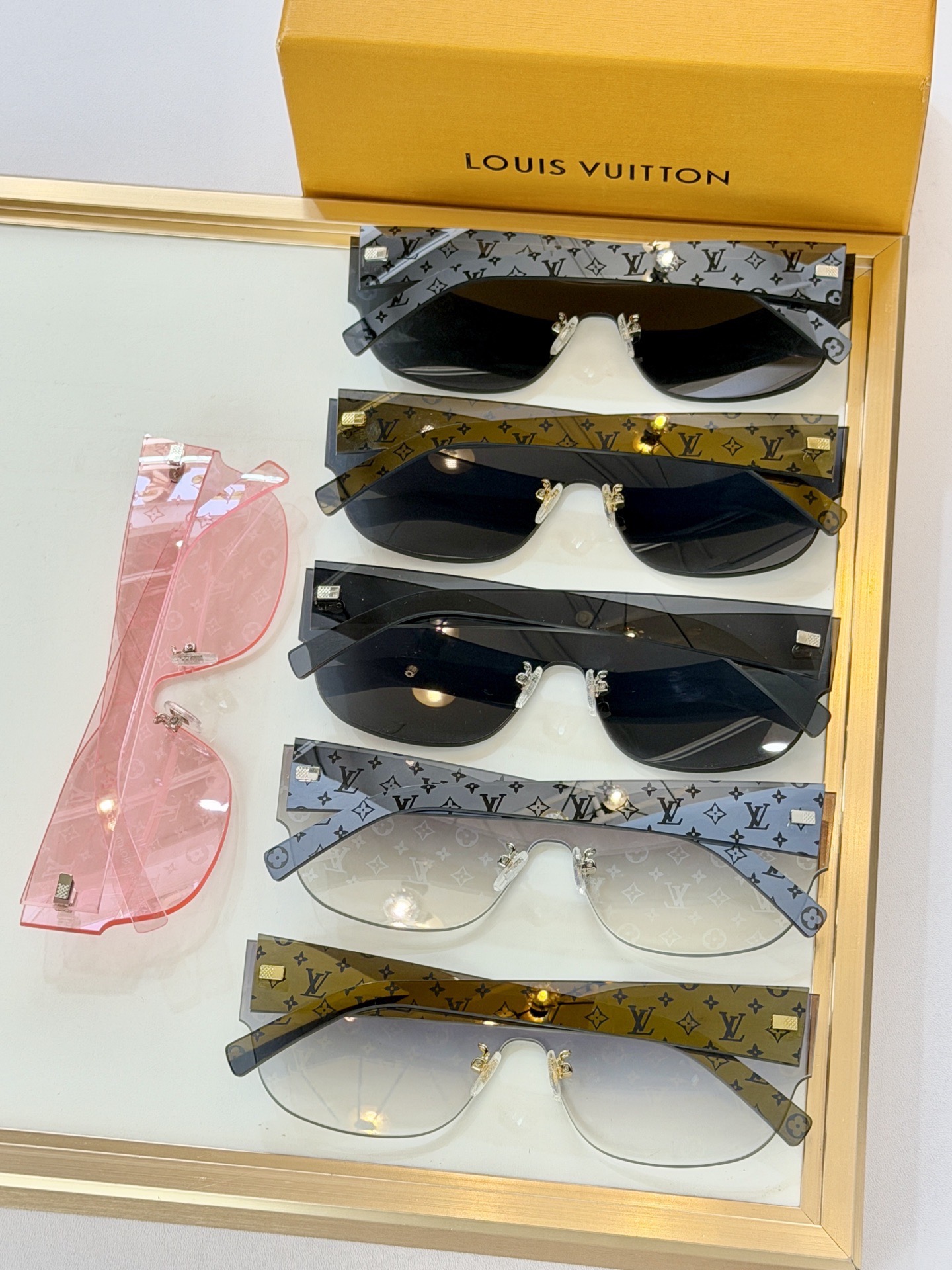 Очки солнцезащитные унисекс в стиле Louis Vuitton