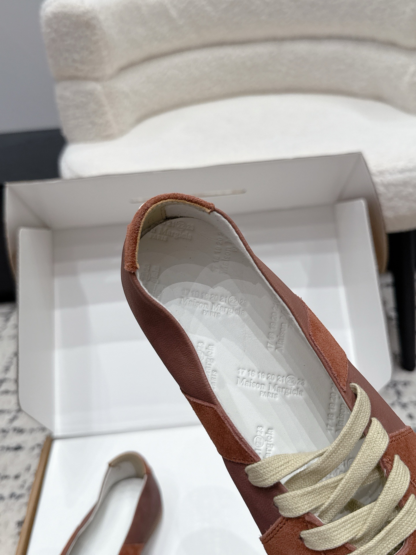 Кроссовки унисекс в стиле Maison Margiela коричневого цвета