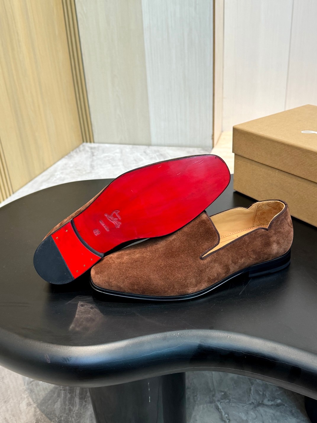 Лоферы мужские Christian Louboutin Dandelion коричневого цвета