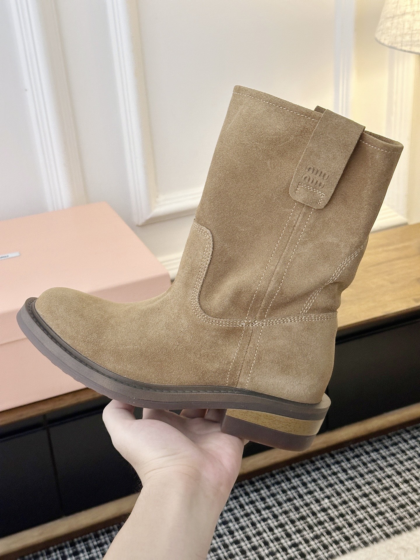Сапоги Miu Miu Suede Boots светло-коричневого цвета