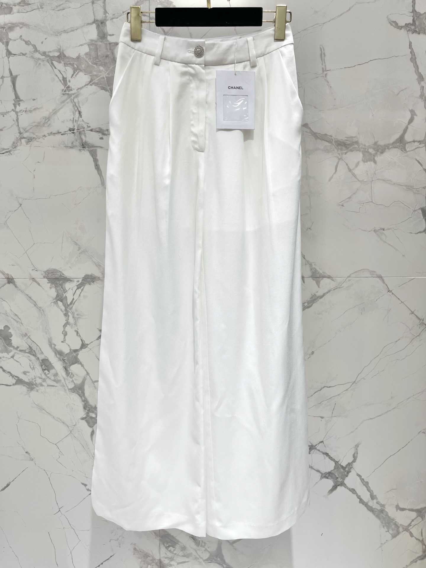 Брюки женские в стиле Chanel молочного цвета широкого кроя