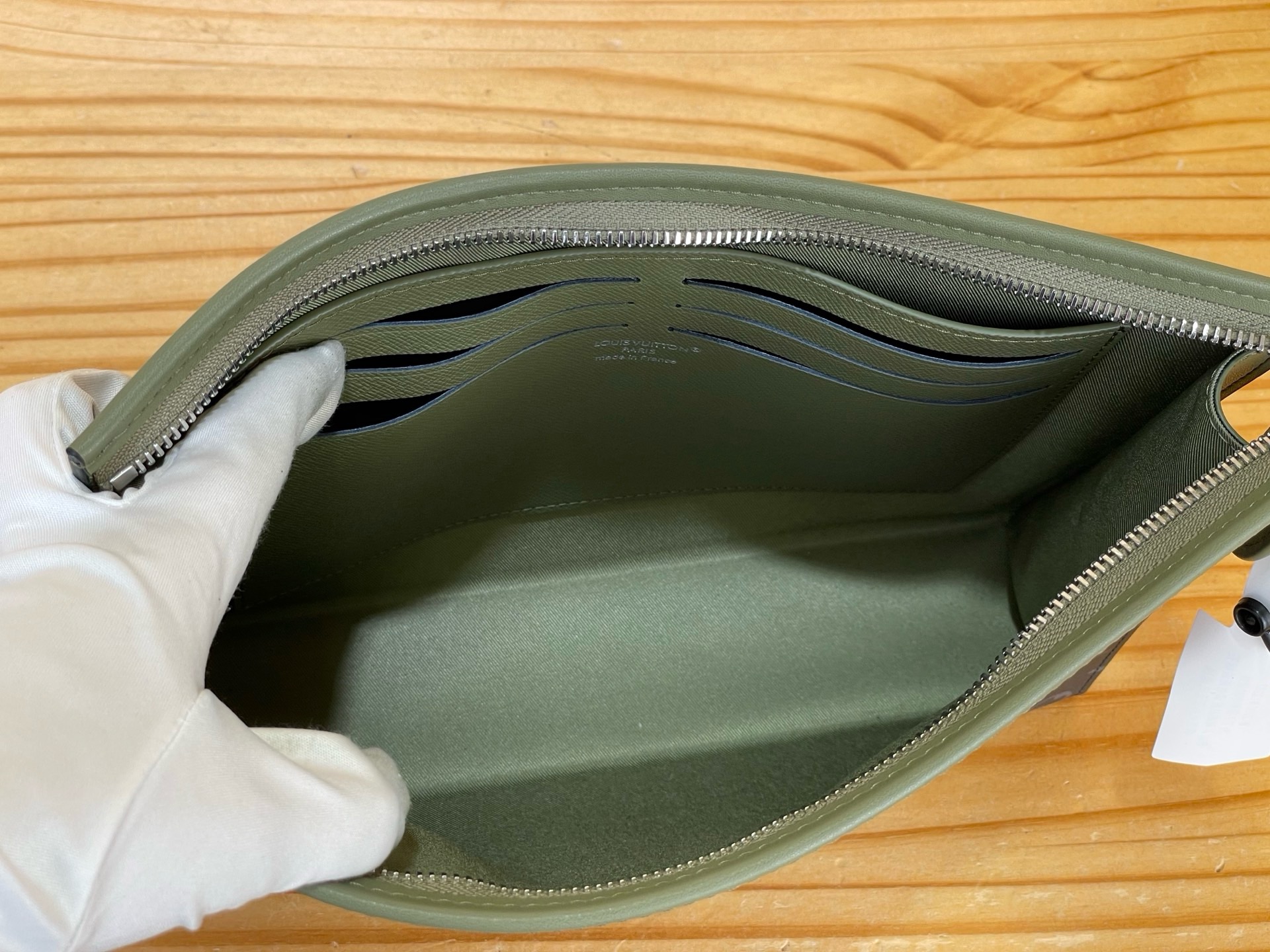 Клатч Louis Vuitton Pochette Voyage чёрно-зелёного цвета