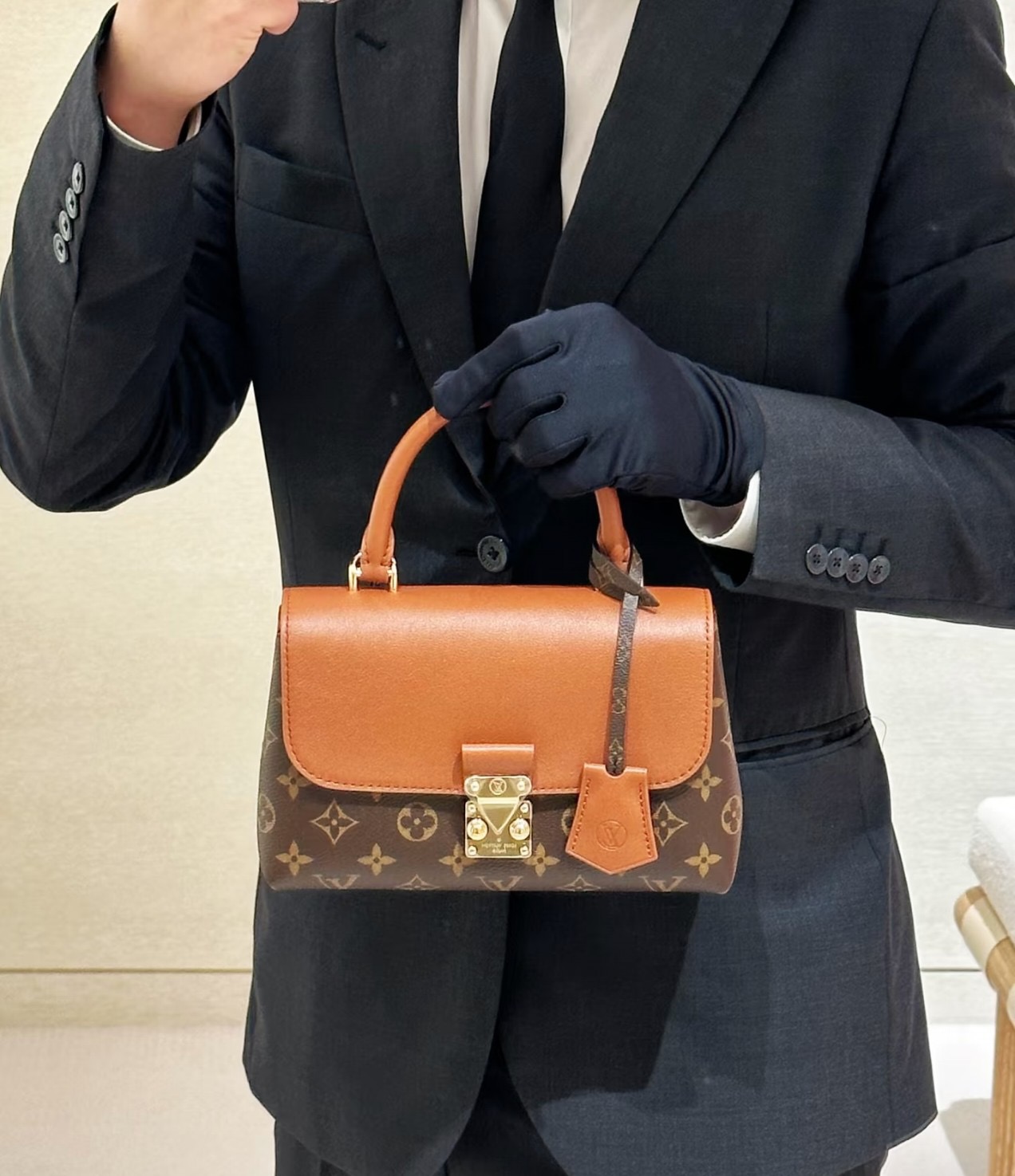 Сумка женская в стиле Louis Vuitton Madeleine BB Monogram с кожаным клапаном